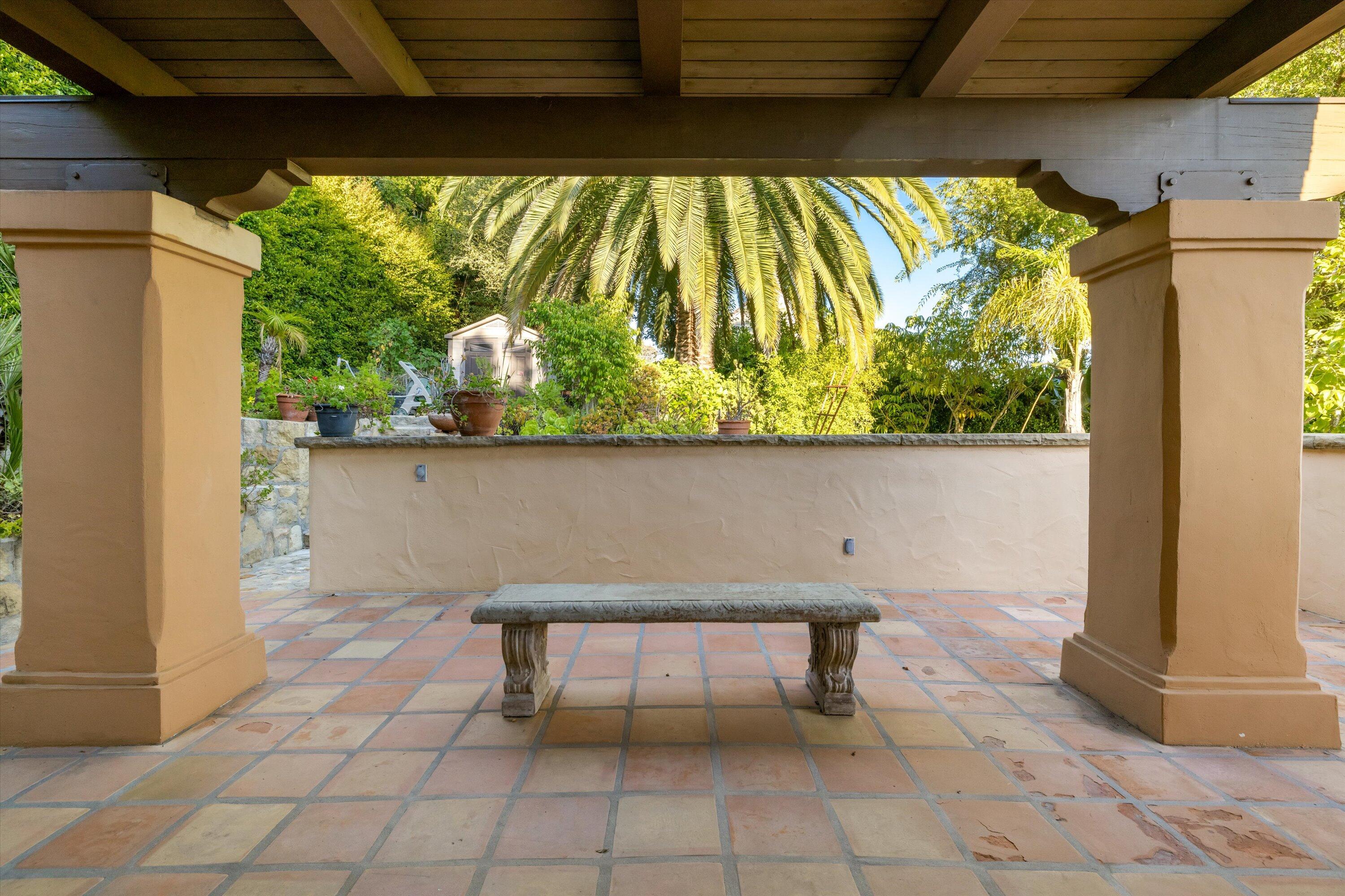 Santa Barbara, California 93103, United States, 5 Bedrooms Bedrooms, ,6 BathroomsBathrooms,Residential,Active,41046