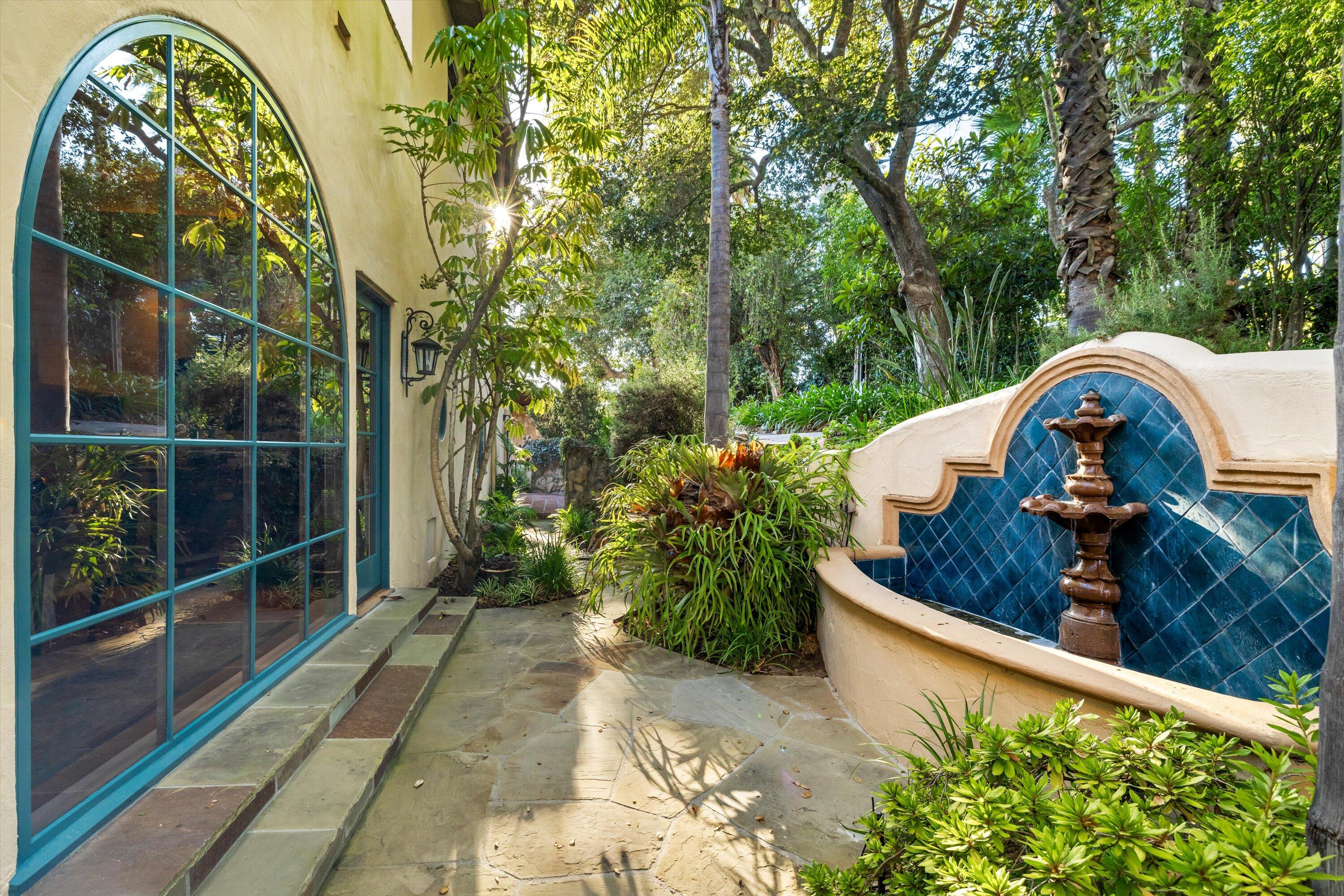 Santa Barbara, California 93103, United States, 5 Bedrooms Bedrooms, ,6 BathroomsBathrooms,Residential,Active,41046