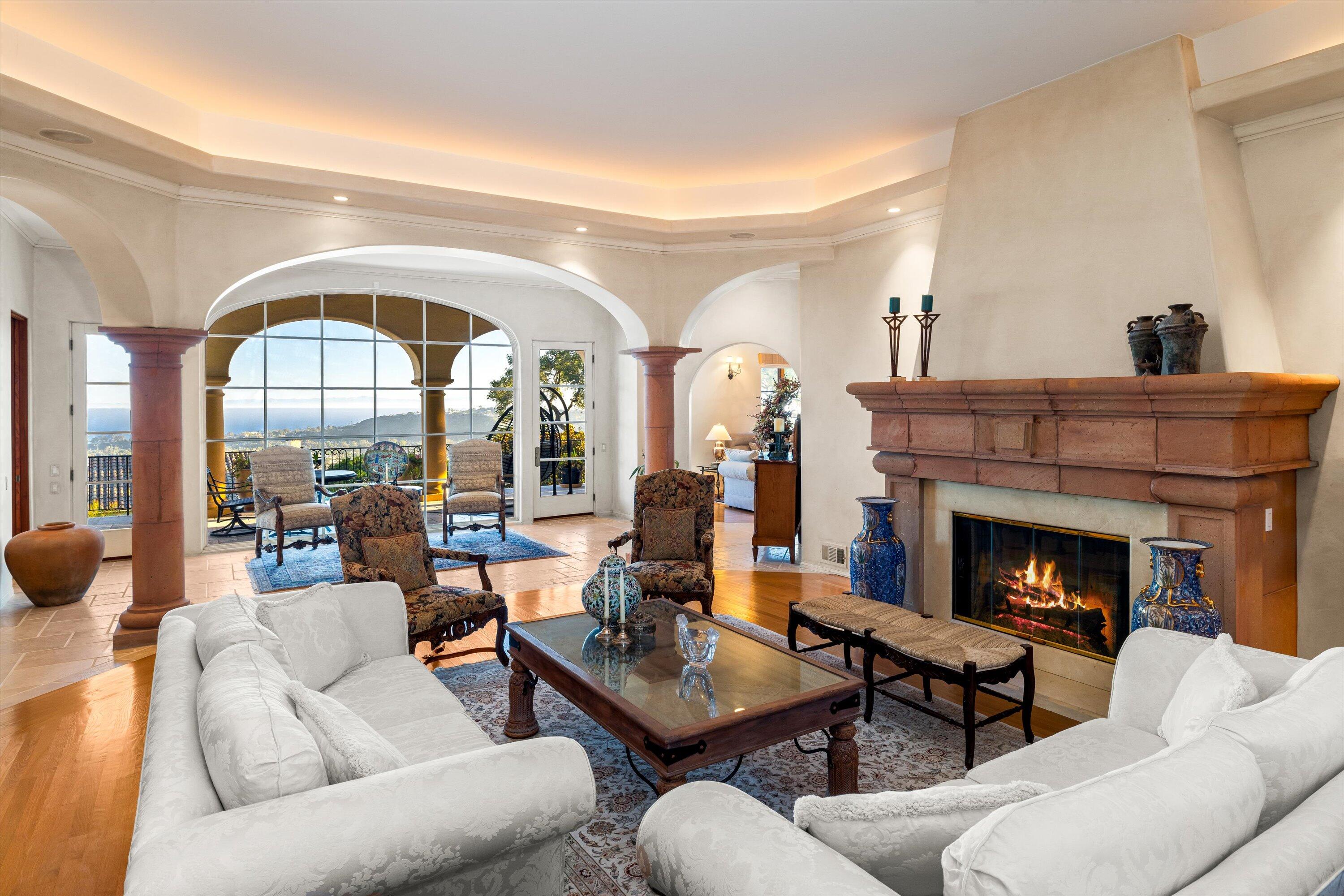 Santa Barbara, California 93103, United States, 5 Bedrooms Bedrooms, ,6 BathroomsBathrooms,Residential,Active,41046