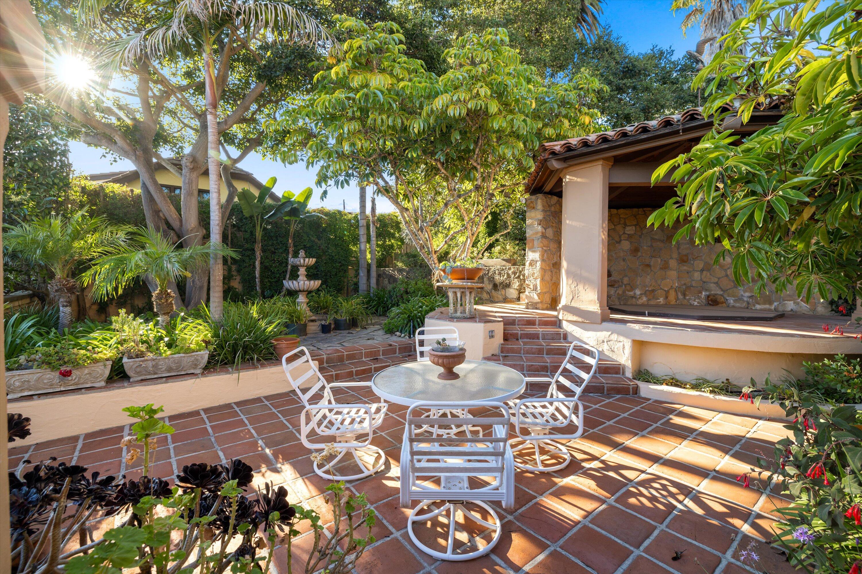 Santa Barbara, California 93103, United States, 5 Bedrooms Bedrooms, ,6 BathroomsBathrooms,Residential,Active,41046