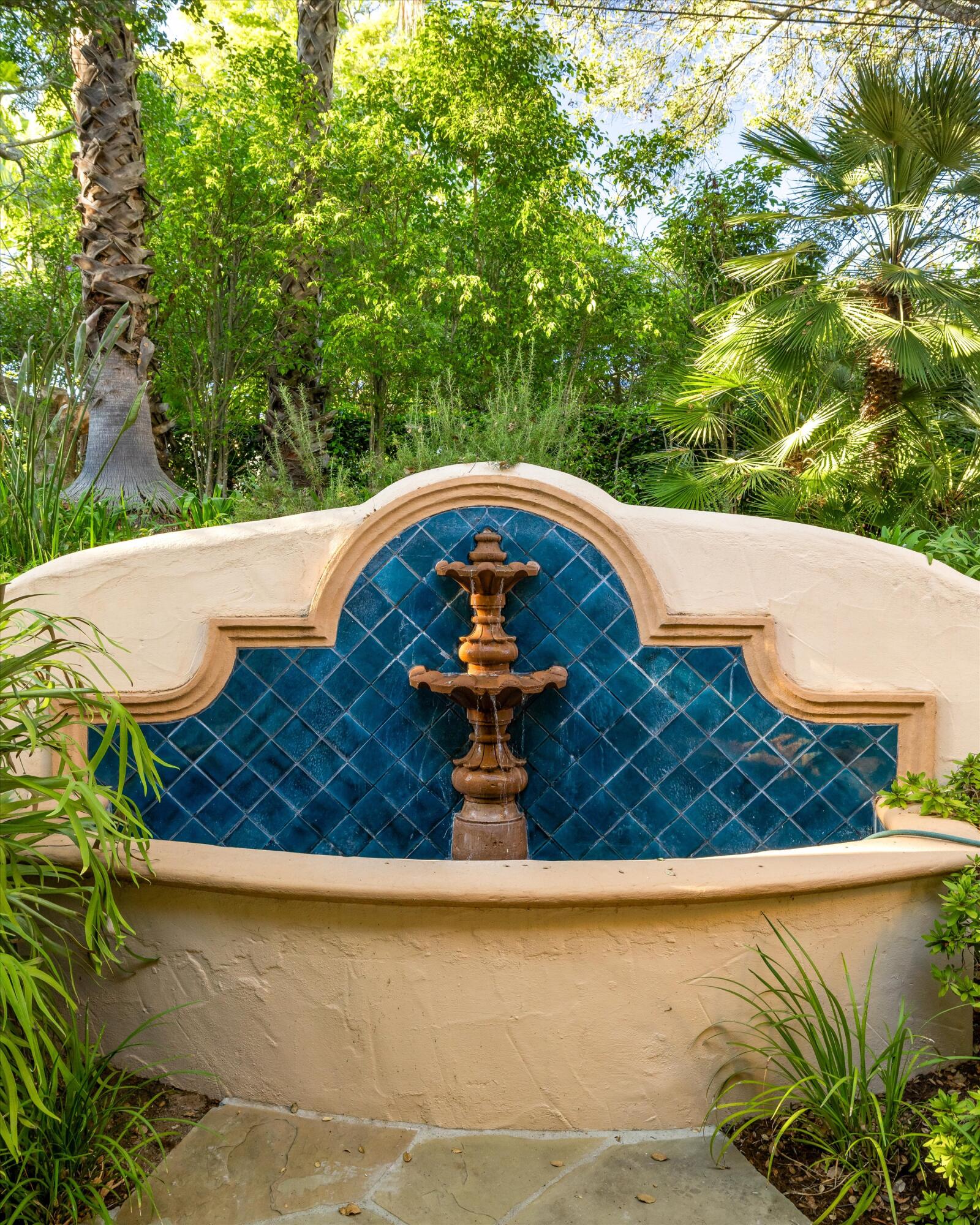 Santa Barbara, California 93103, United States, 5 Bedrooms Bedrooms, ,6 BathroomsBathrooms,Residential,Active,41046