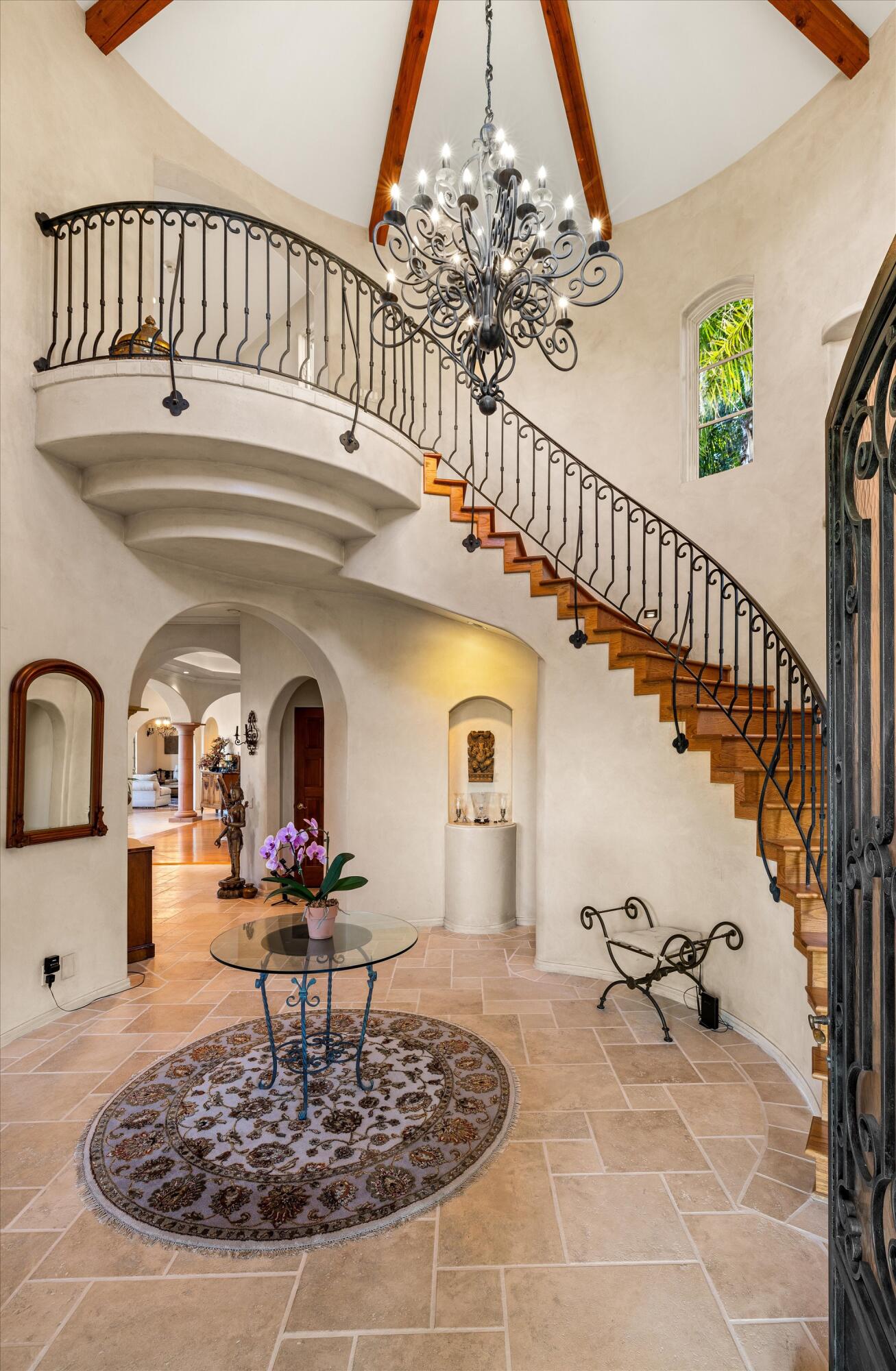 Santa Barbara, California 93103, United States, 5 Bedrooms Bedrooms, ,6 BathroomsBathrooms,Residential,Active,41046