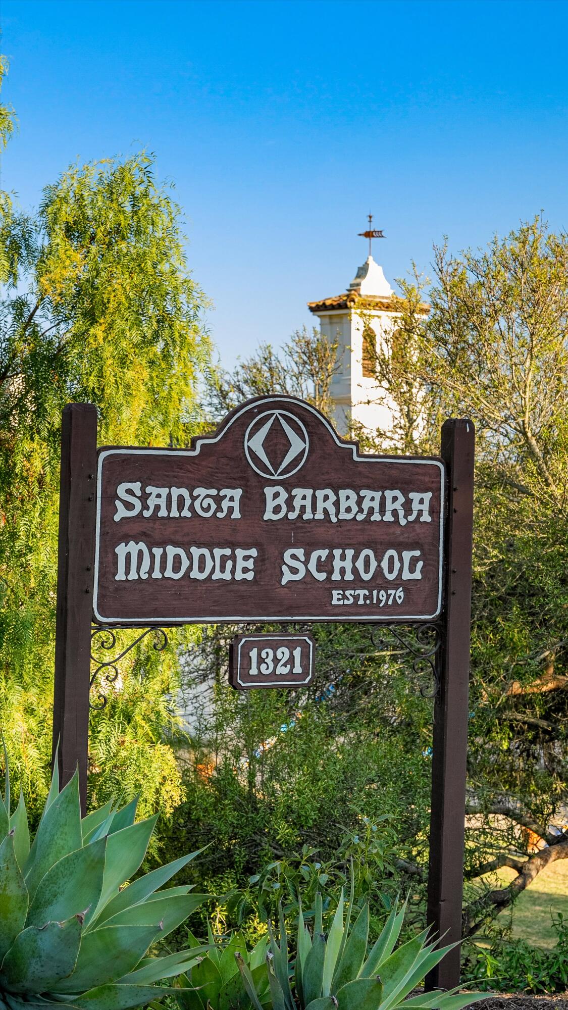 Santa Barbara, California 93103, United States, 5 Bedrooms Bedrooms, ,6 BathroomsBathrooms,Residential,Active,41046