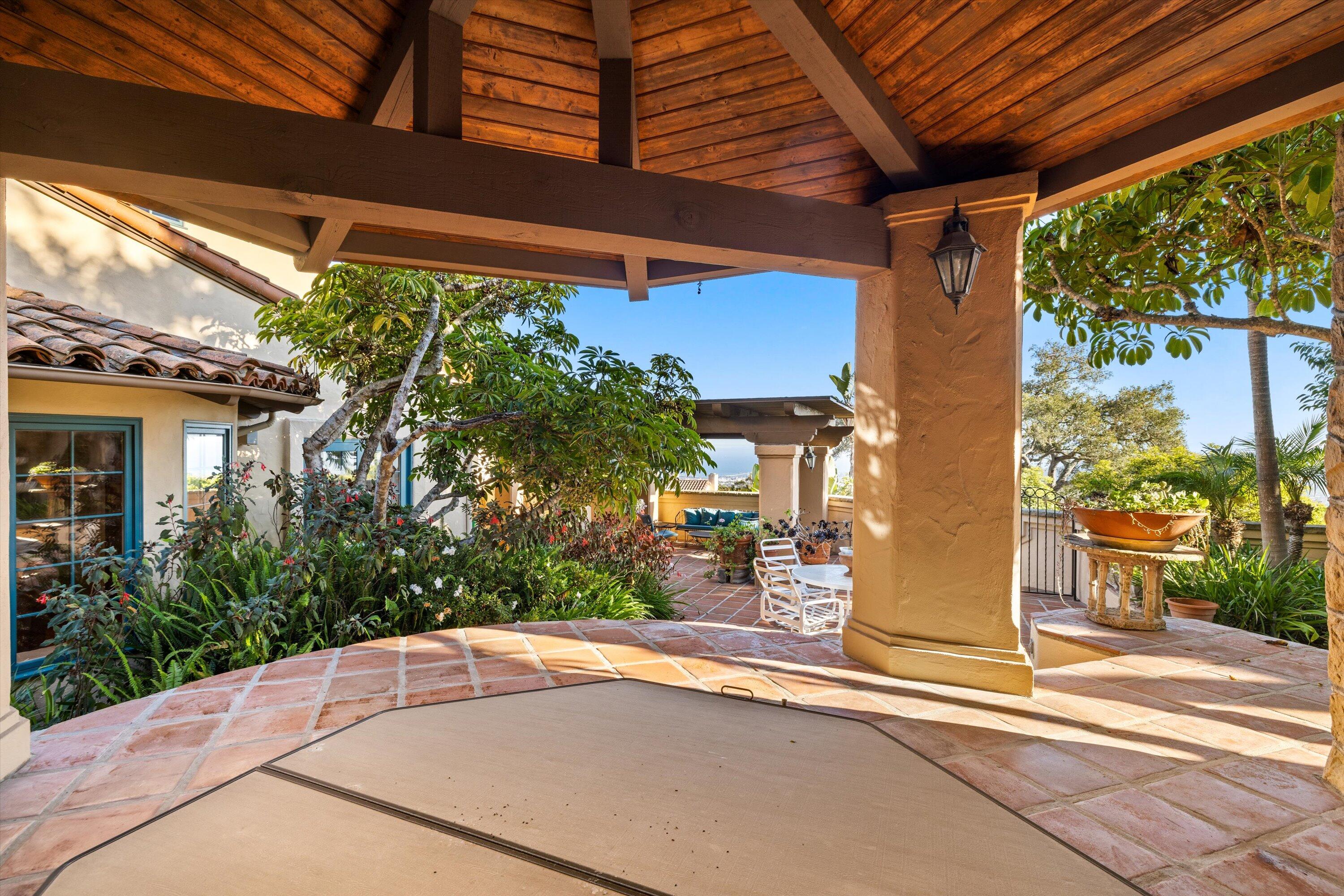 Santa Barbara, California 93103, United States, 5 Bedrooms Bedrooms, ,6 BathroomsBathrooms,Residential,Active,41046