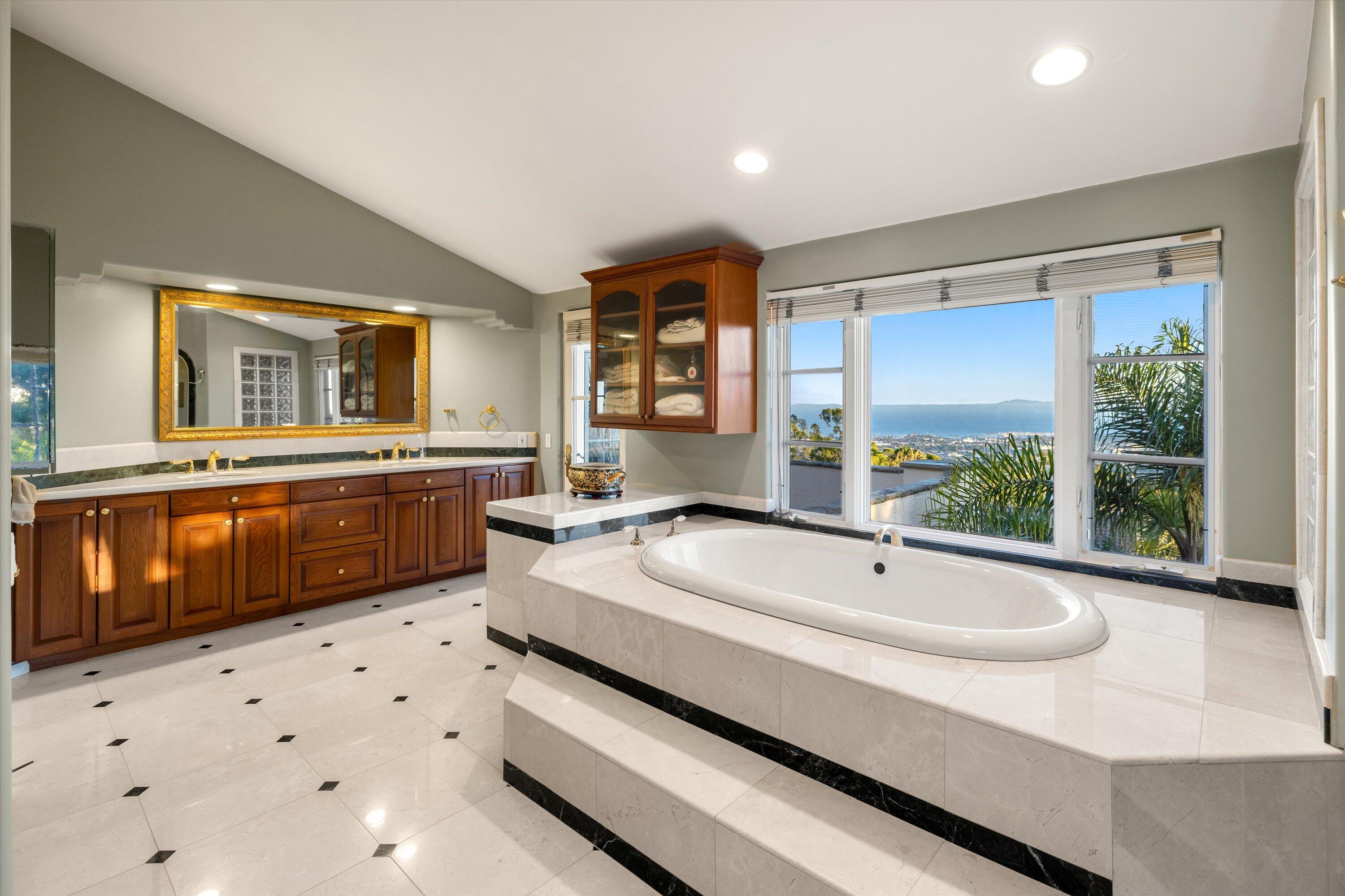 Santa Barbara, California 93103, United States, 5 Bedrooms Bedrooms, ,6 BathroomsBathrooms,Residential,Active,41046