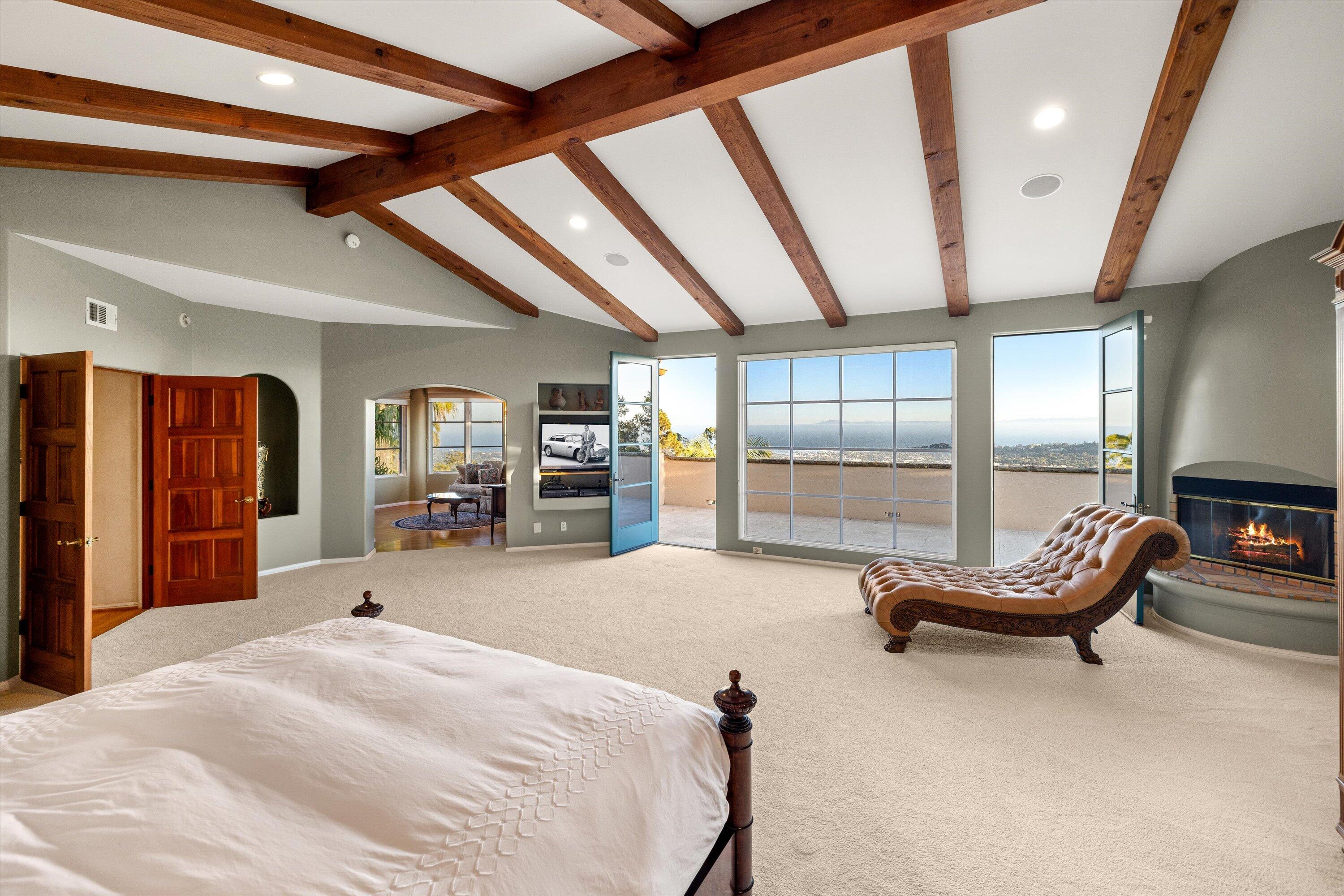 Santa Barbara, California 93103, United States, 5 Bedrooms Bedrooms, ,6 BathroomsBathrooms,Residential,Active,41046