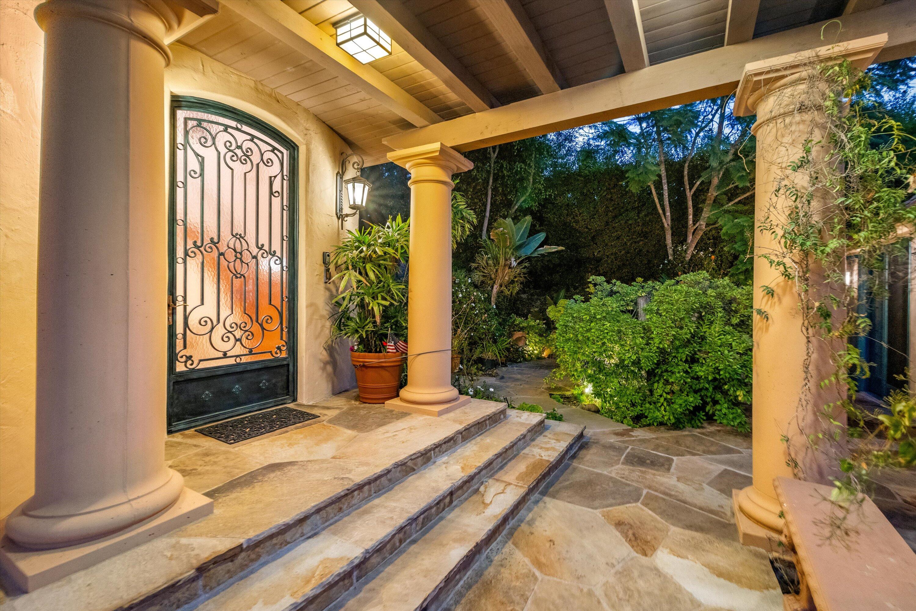 Santa Barbara, California 93103, United States, 5 Bedrooms Bedrooms, ,6 BathroomsBathrooms,Residential,Active,41046