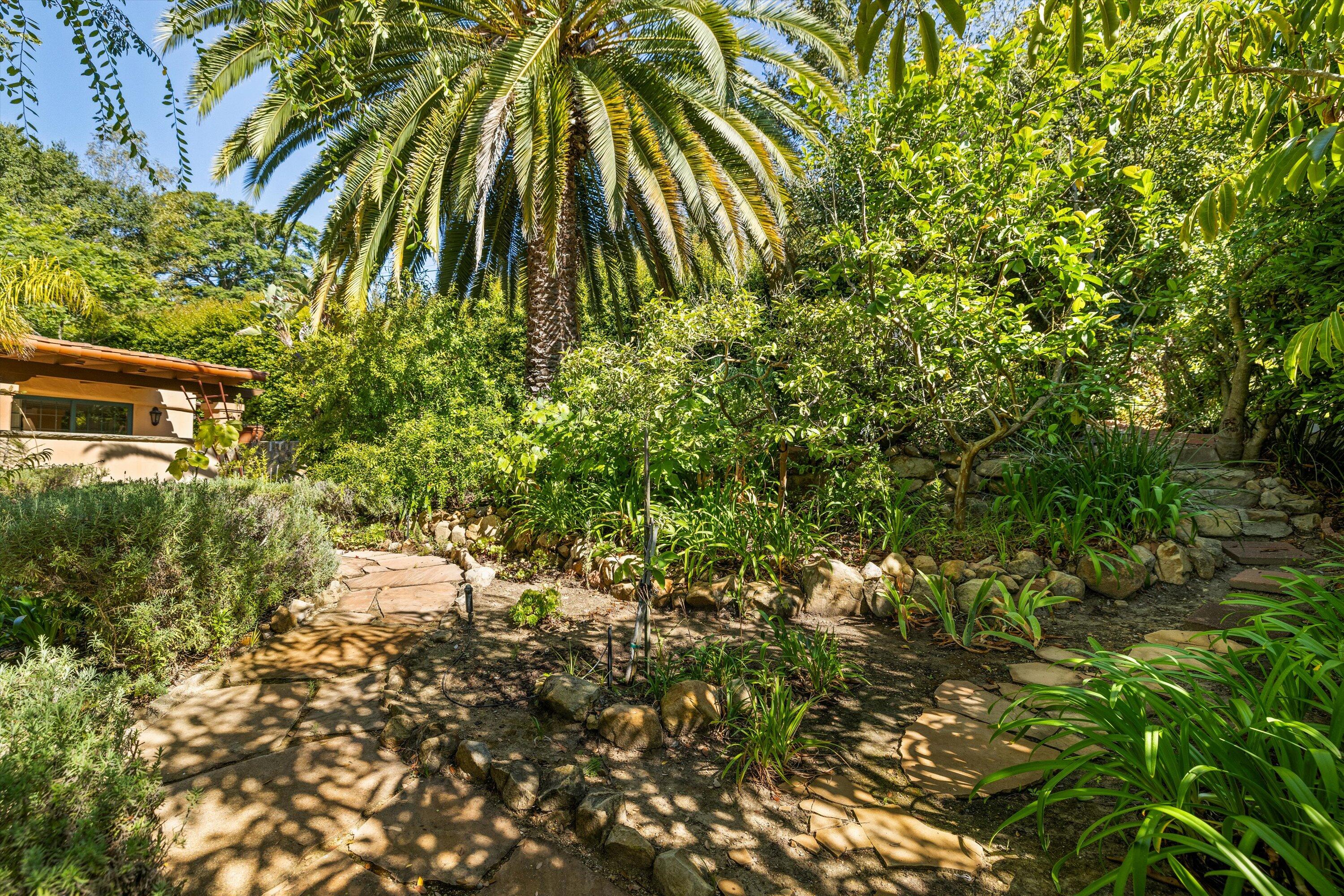 Santa Barbara, California 93103, United States, 5 Bedrooms Bedrooms, ,6 BathroomsBathrooms,Residential,Active,41046