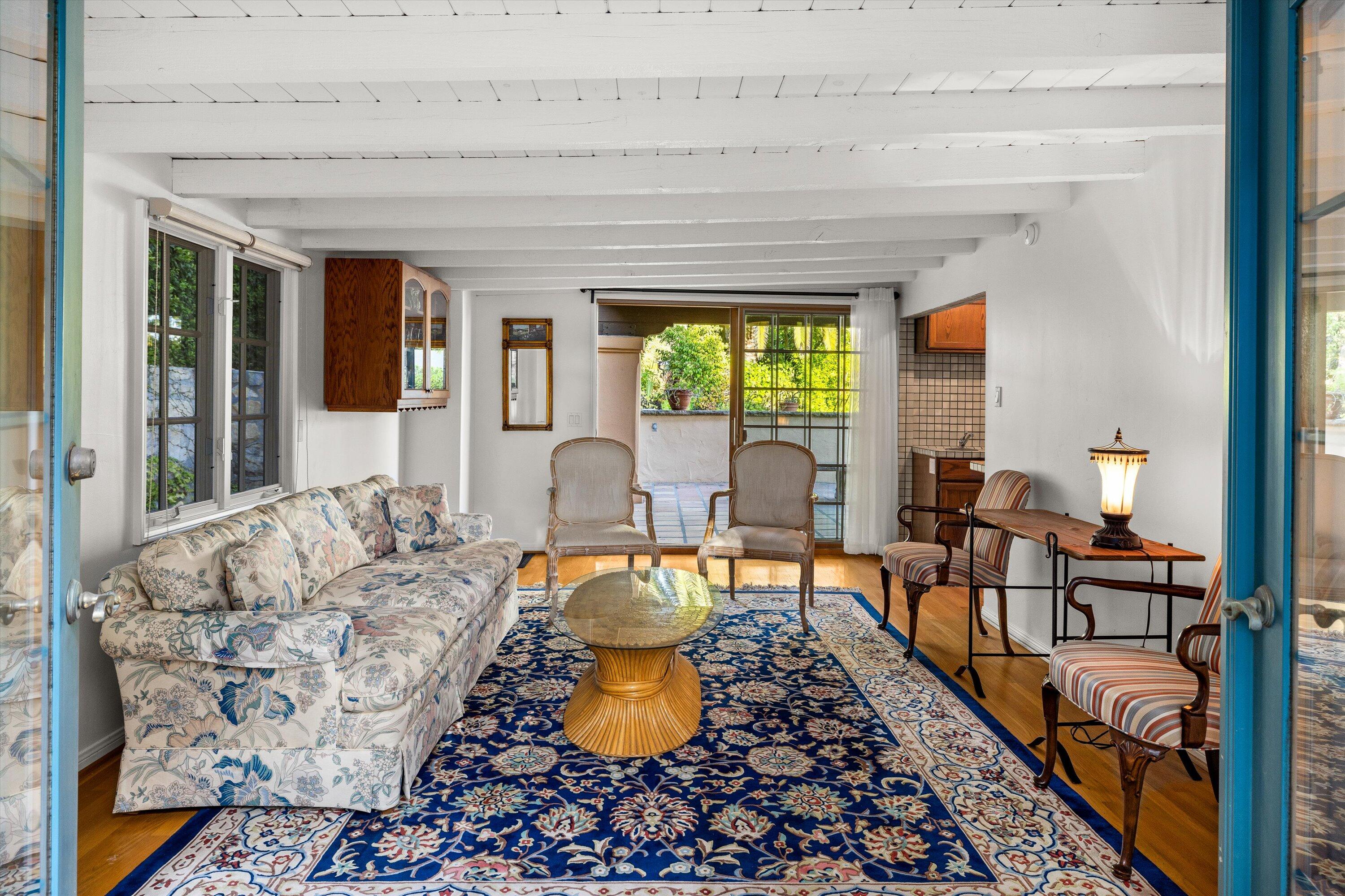 Santa Barbara, California 93103, United States, 5 Bedrooms Bedrooms, ,6 BathroomsBathrooms,Residential,Active,41046