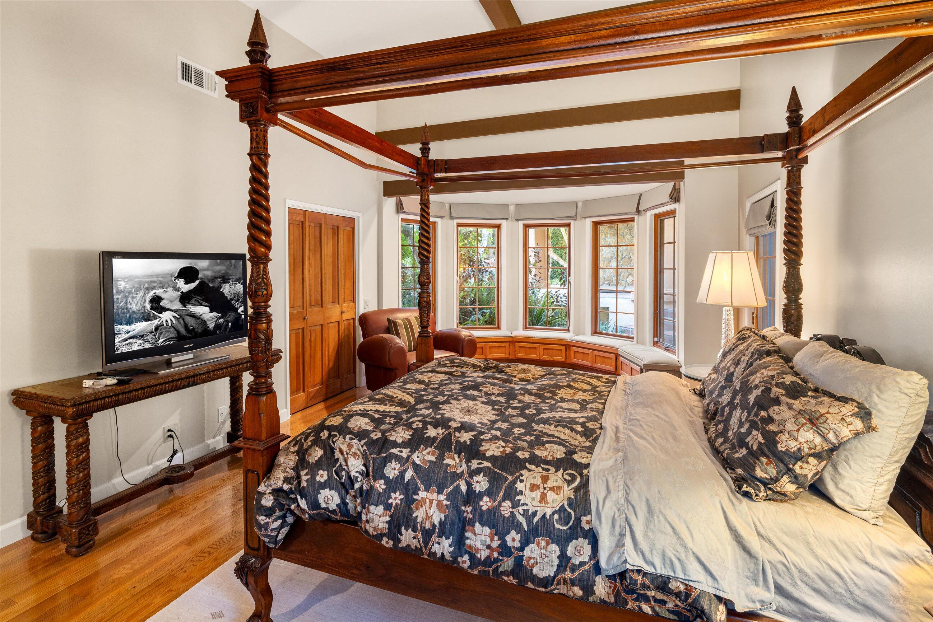 Santa Barbara, California 93103, United States, 5 Bedrooms Bedrooms, ,6 BathroomsBathrooms,Residential,Active,41046