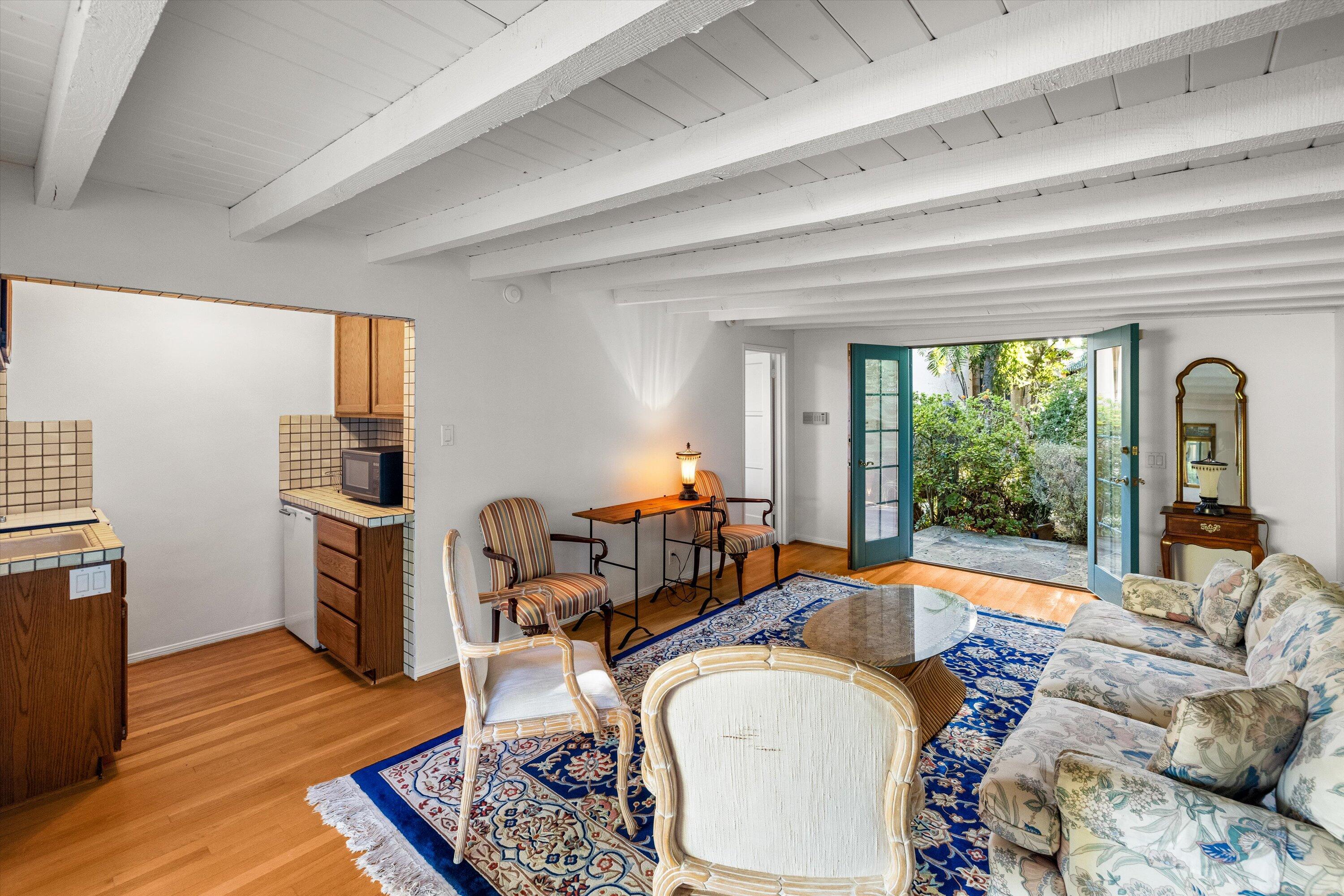 Santa Barbara, California 93103, United States, 5 Bedrooms Bedrooms, ,6 BathroomsBathrooms,Residential,Active,41046