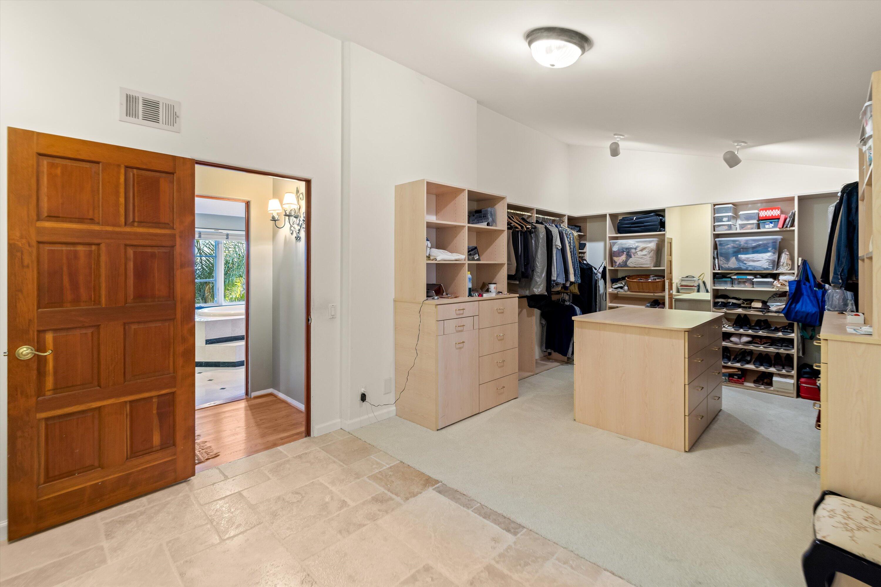 Santa Barbara, California 93103, United States, 5 Bedrooms Bedrooms, ,6 BathroomsBathrooms,Residential,Active,41046