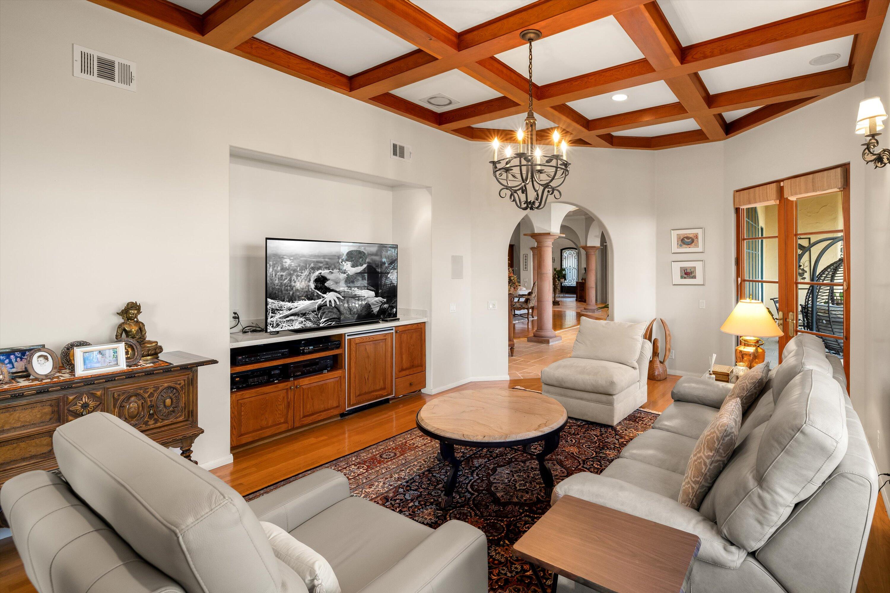 Santa Barbara, California 93103, United States, 5 Bedrooms Bedrooms, ,6 BathroomsBathrooms,Residential,Active,41046