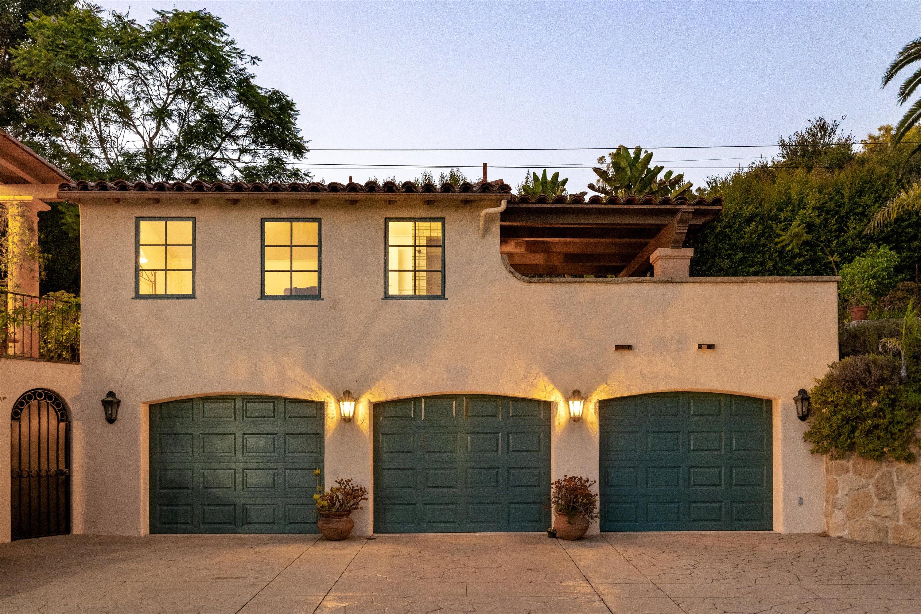 Santa Barbara, California 93103, United States, 5 Bedrooms Bedrooms, ,6 BathroomsBathrooms,Residential,Active,41046