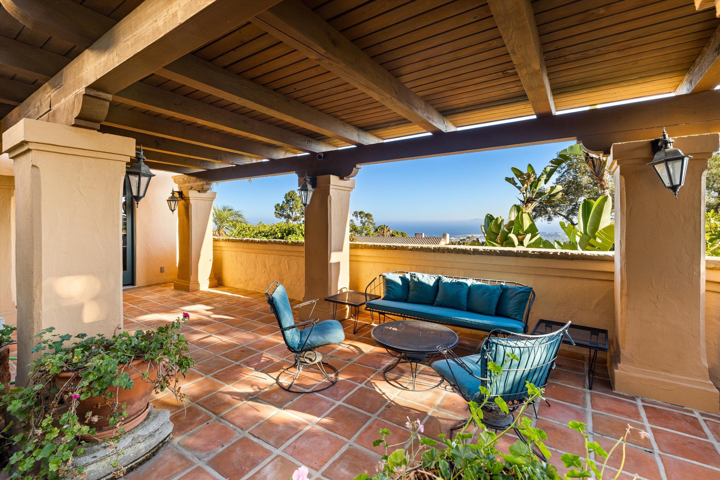 Santa Barbara, California 93103, United States, 5 Bedrooms Bedrooms, ,6 BathroomsBathrooms,Residential,Active,41046