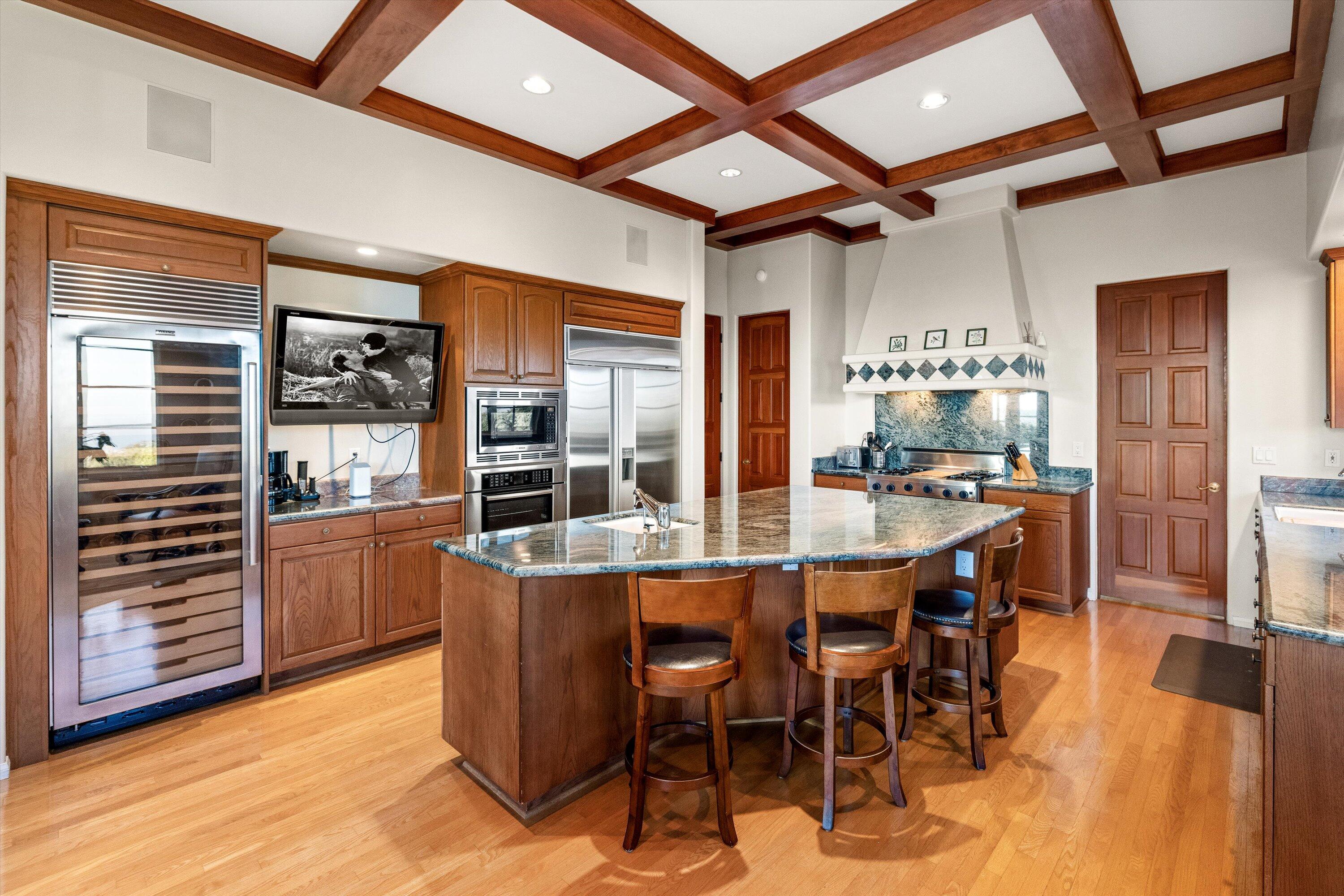 Santa Barbara, California 93103, United States, 5 Bedrooms Bedrooms, ,6 BathroomsBathrooms,Residential,Active,41046