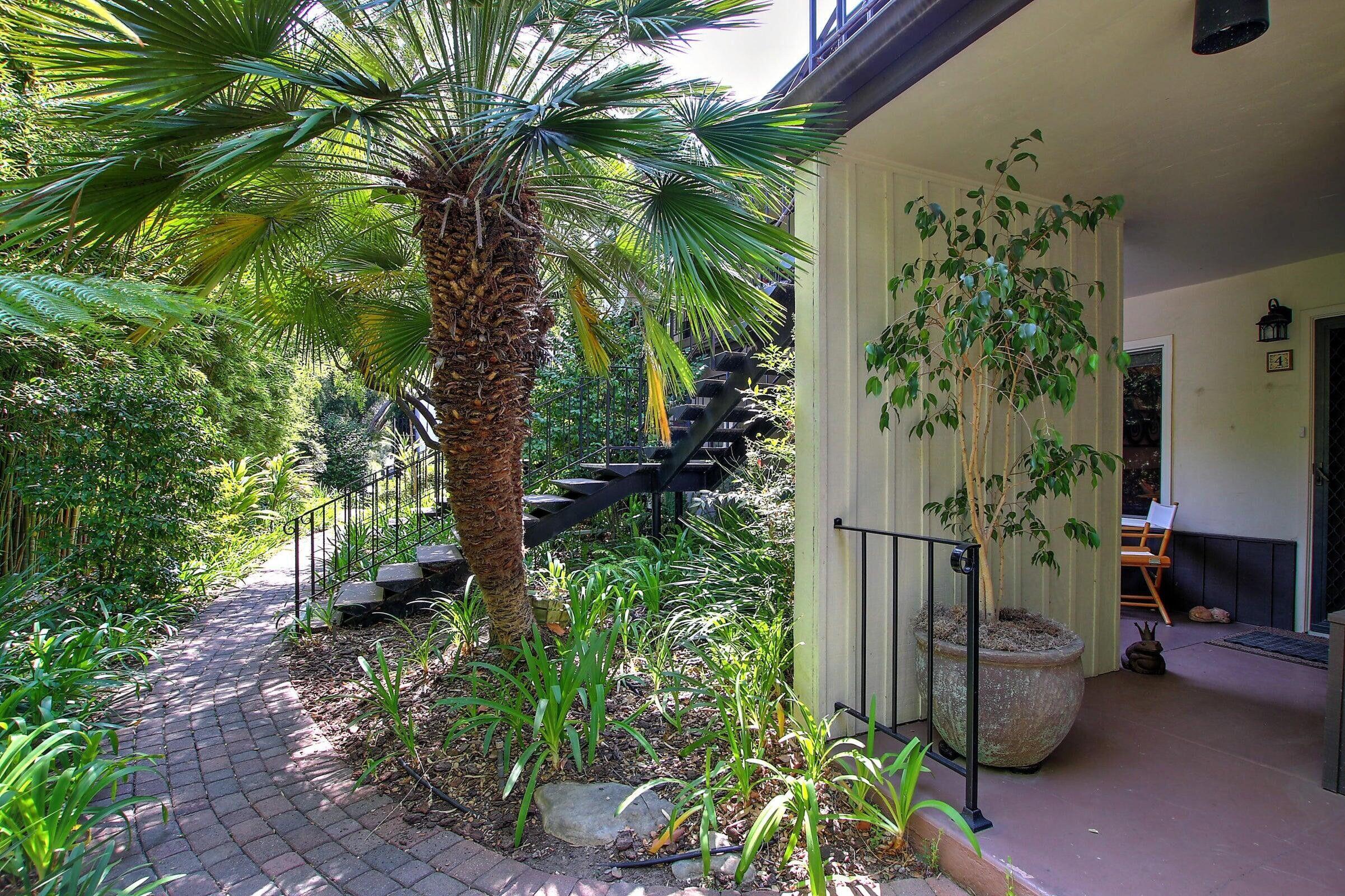 Santa Barbara, California 93101, United States, 2 Bedrooms Bedrooms, ,2 BathroomsBathrooms,Residential,Active,233095