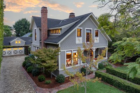 Photo of 118 E Islay Street, SANTA BARBARA, CA 93101 (MLS # 26-1052)