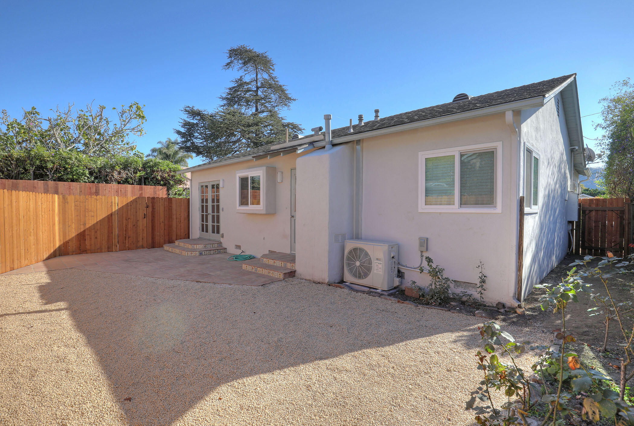 Santa Barbara, California 93101, United States, 2 Bedrooms Bedrooms, ,2 BathroomsBathrooms,Residential,Active,170434