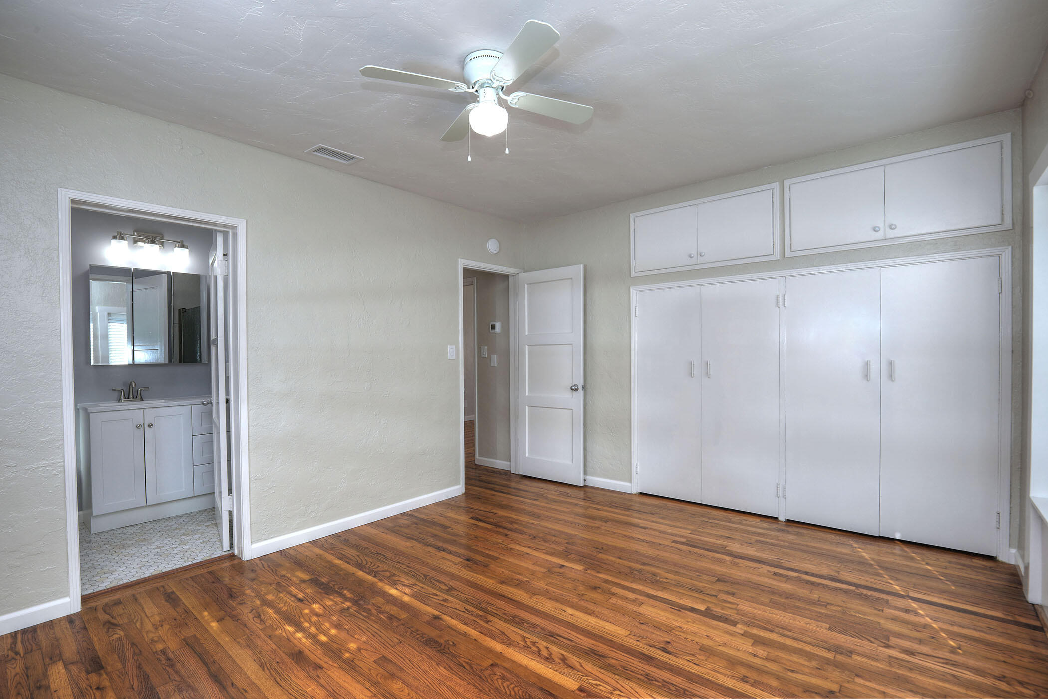 Santa Barbara, California 93101, United States, 2 Bedrooms Bedrooms, ,2 BathroomsBathrooms,Residential,Active,170434