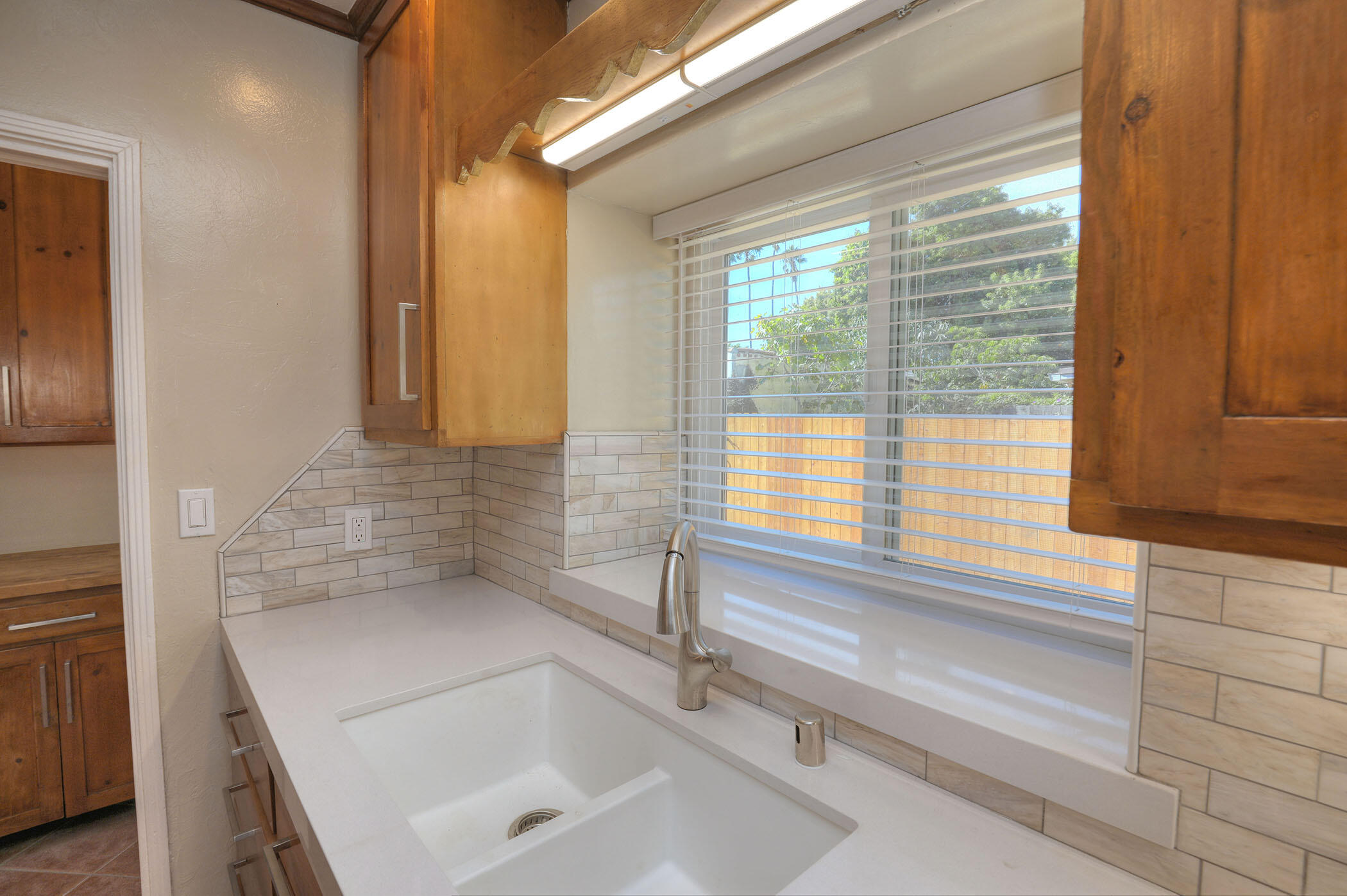 Santa Barbara, California 93101, United States, 2 Bedrooms Bedrooms, ,2 BathroomsBathrooms,Residential,Active,170434