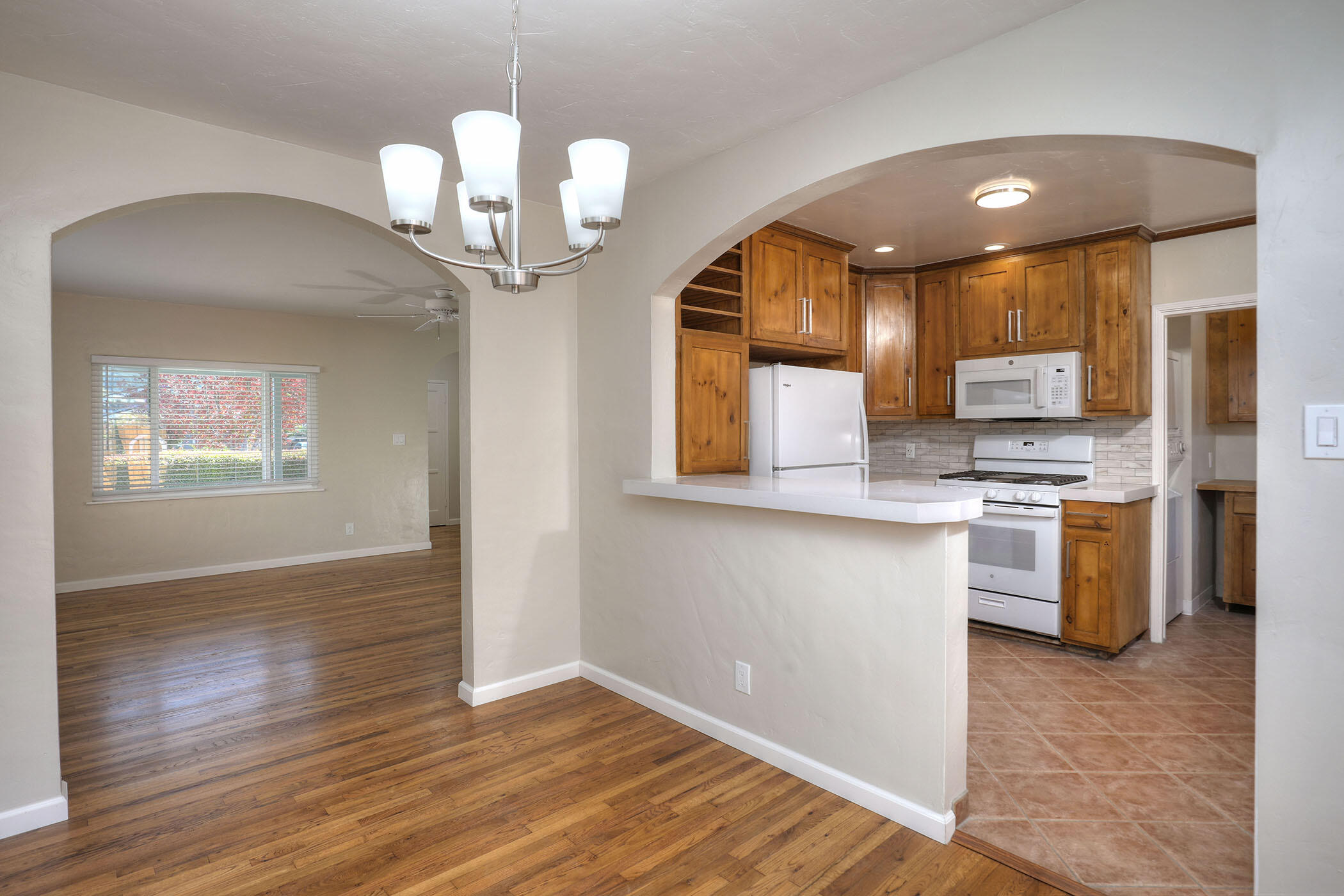 Santa Barbara, California 93101, United States, 2 Bedrooms Bedrooms, ,2 BathroomsBathrooms,Residential,Active,170434