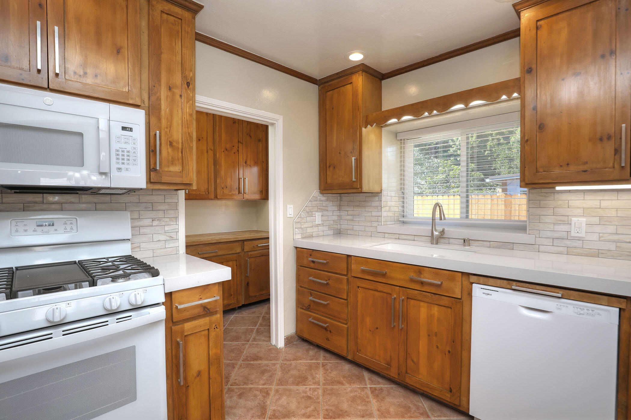 Santa Barbara, California 93101, United States, 2 Bedrooms Bedrooms, ,2 BathroomsBathrooms,Residential,Active,170434