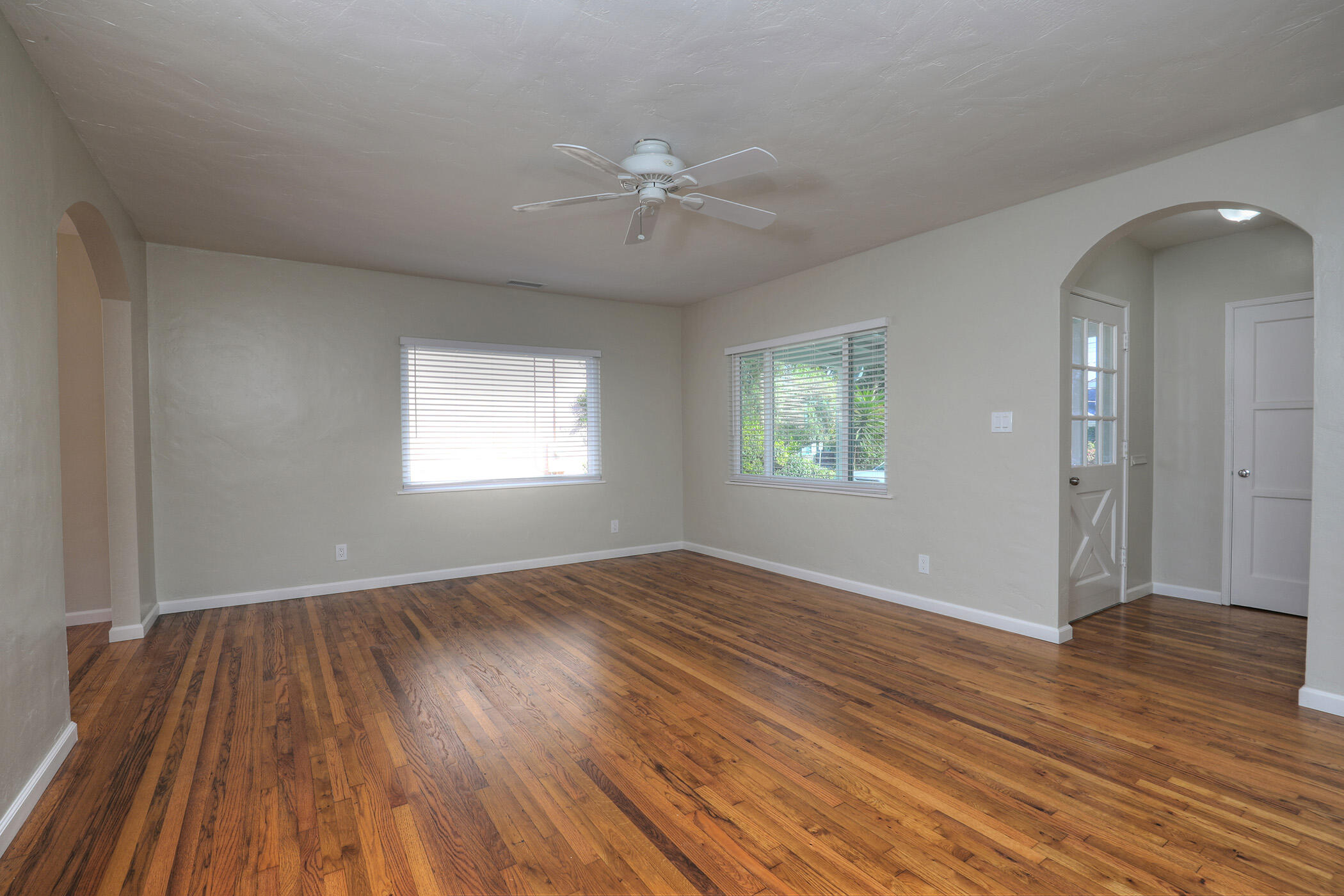 Santa Barbara, California 93101, United States, 2 Bedrooms Bedrooms, ,2 BathroomsBathrooms,Residential,Active,170434