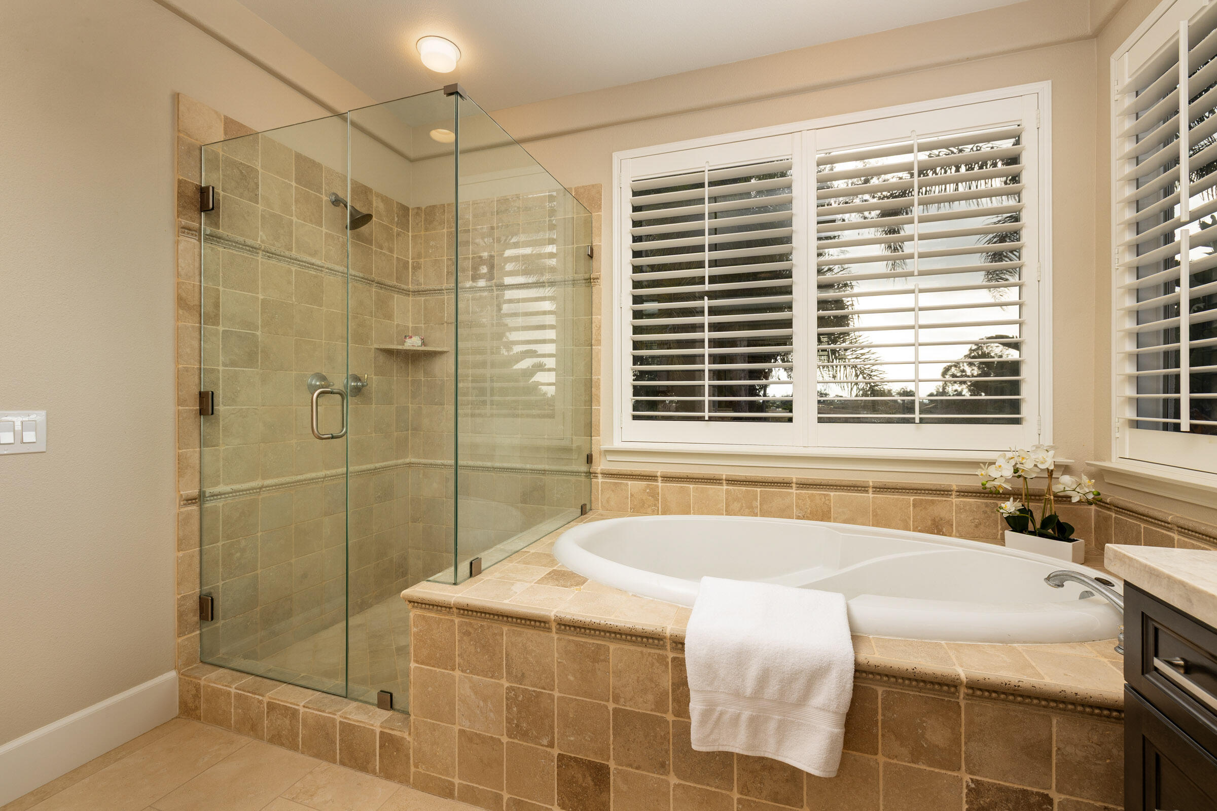 Camarillo, California 93010, United States, 5 Bedrooms Bedrooms, ,5 BathroomsBathrooms,Residential,Active,234711