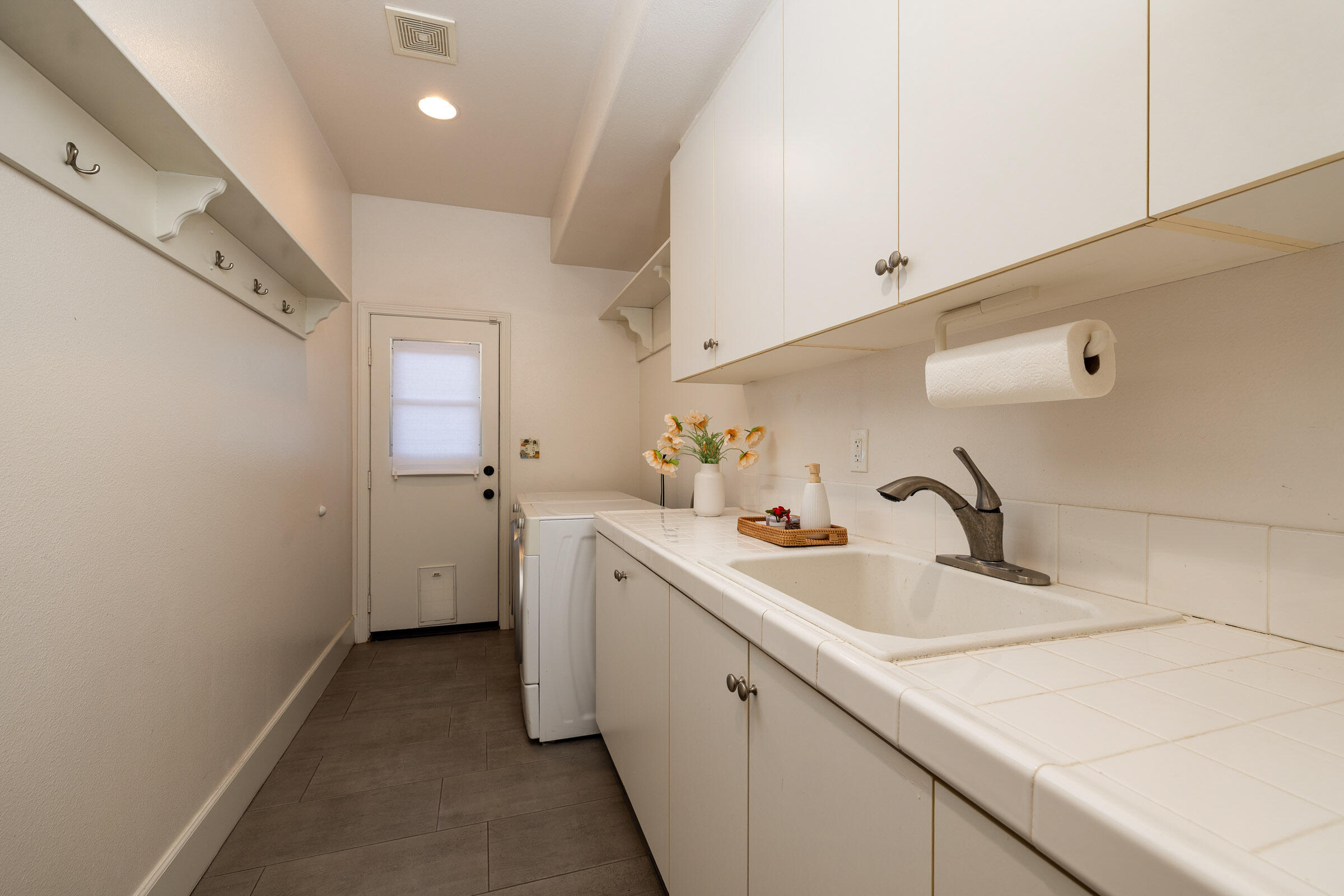 Camarillo, California 93010, United States, 5 Bedrooms Bedrooms, ,5 BathroomsBathrooms,Residential,Active,234711