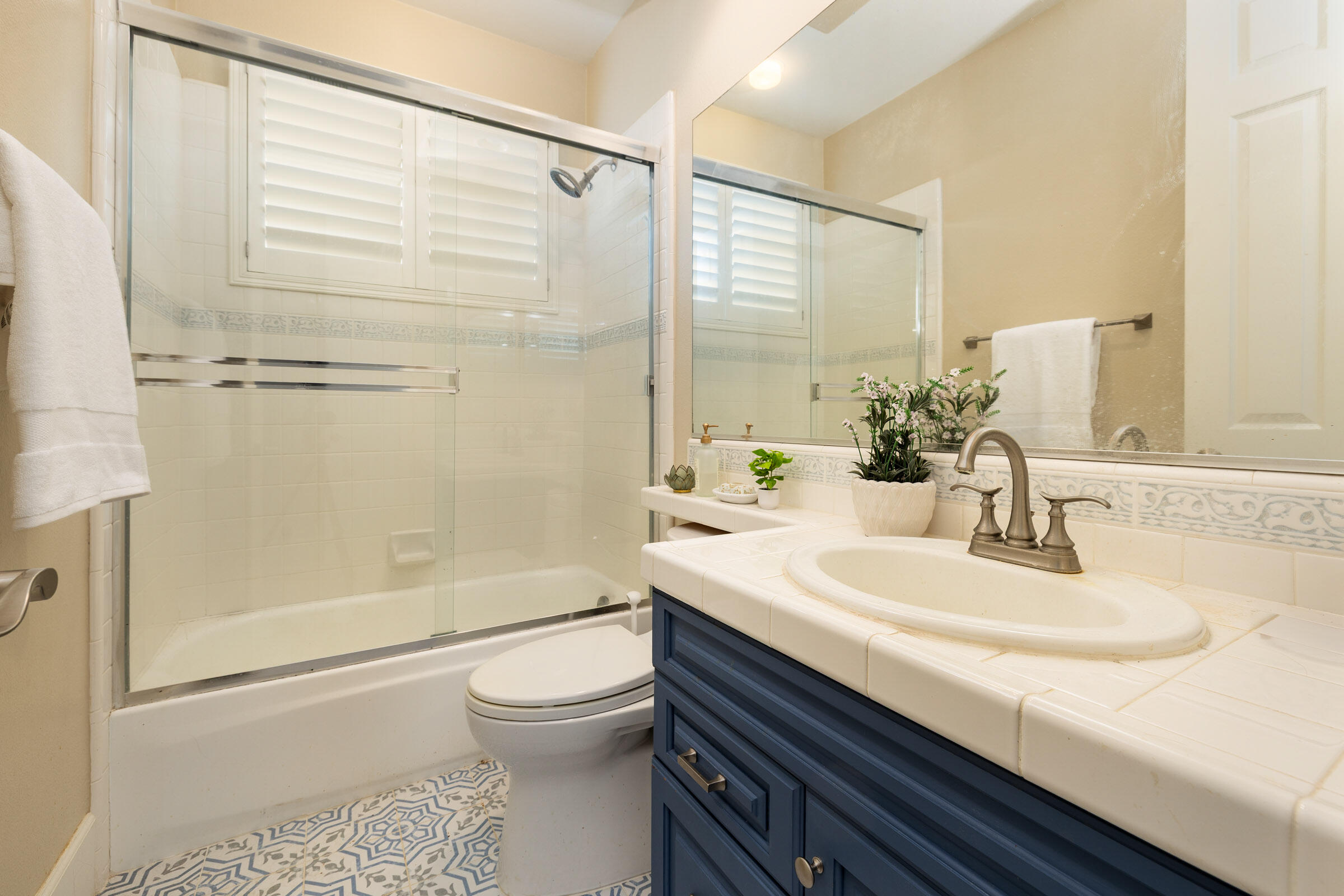 Camarillo, California 93010, United States, 5 Bedrooms Bedrooms, ,5 BathroomsBathrooms,Residential,Active,234711