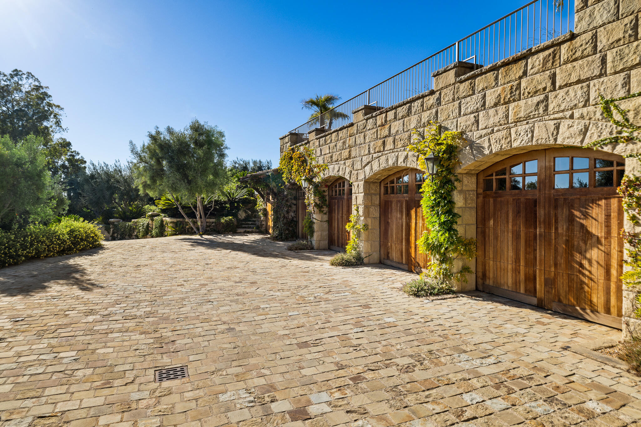 Santa Barbara, California 93110, United States, 5 Bedrooms Bedrooms, ,5 BathroomsBathrooms,Residential,Active,8101