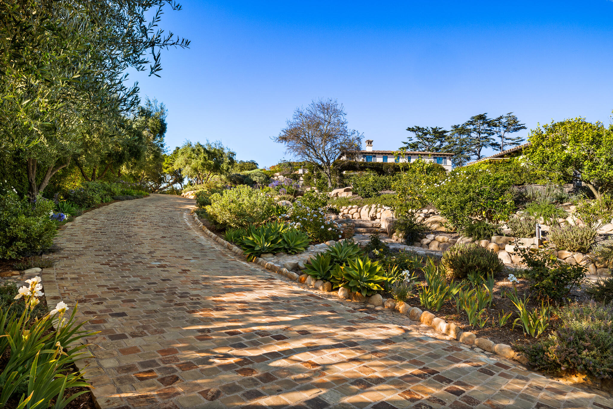 Santa Barbara, California 93110, United States, 5 Bedrooms Bedrooms, ,5 BathroomsBathrooms,Residential,Active,8101