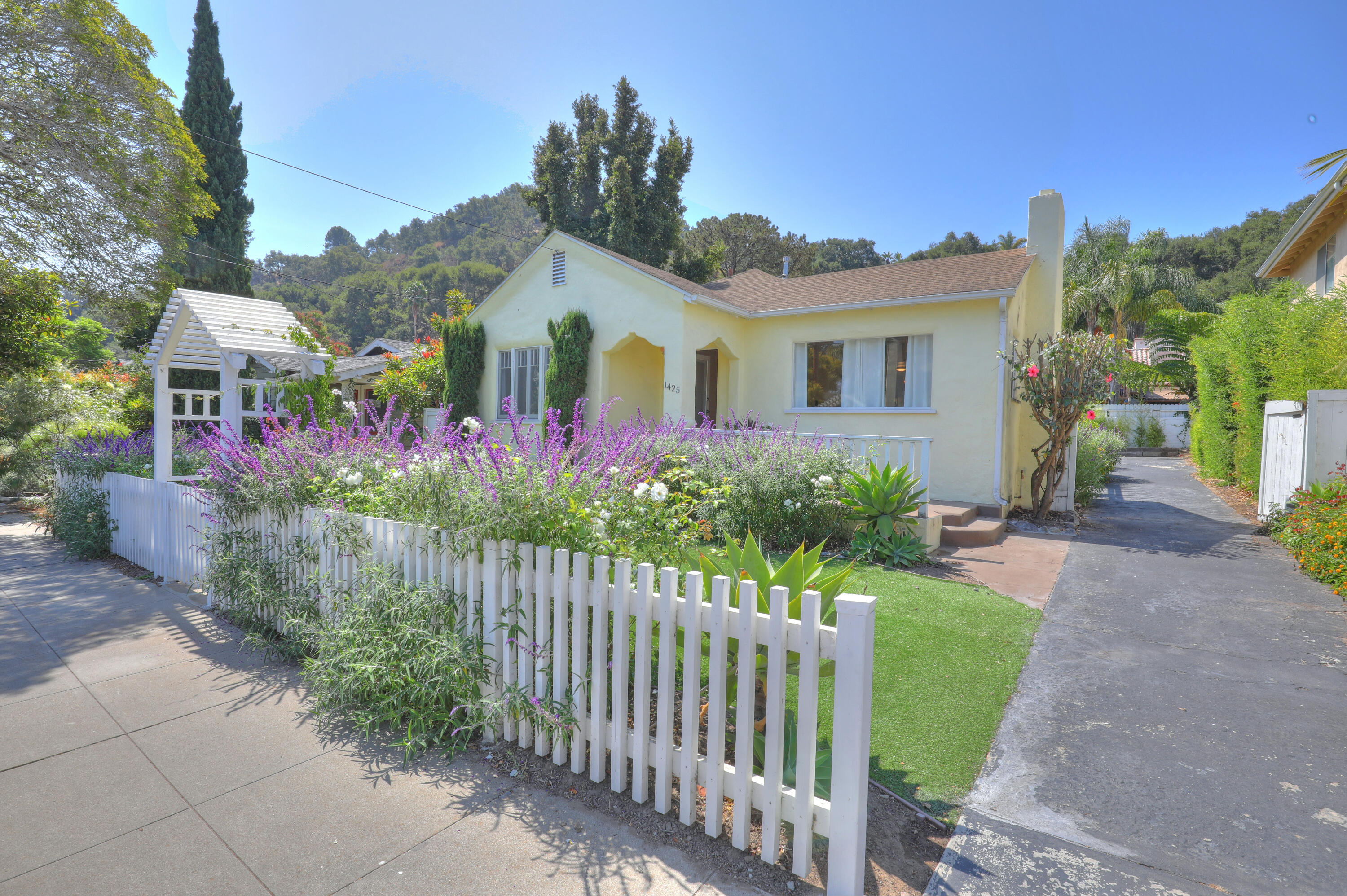 Santa Barbara, California 93101, United States, 3 Bedrooms Bedrooms, ,2 BathroomsBathrooms,Residential,Active,165899