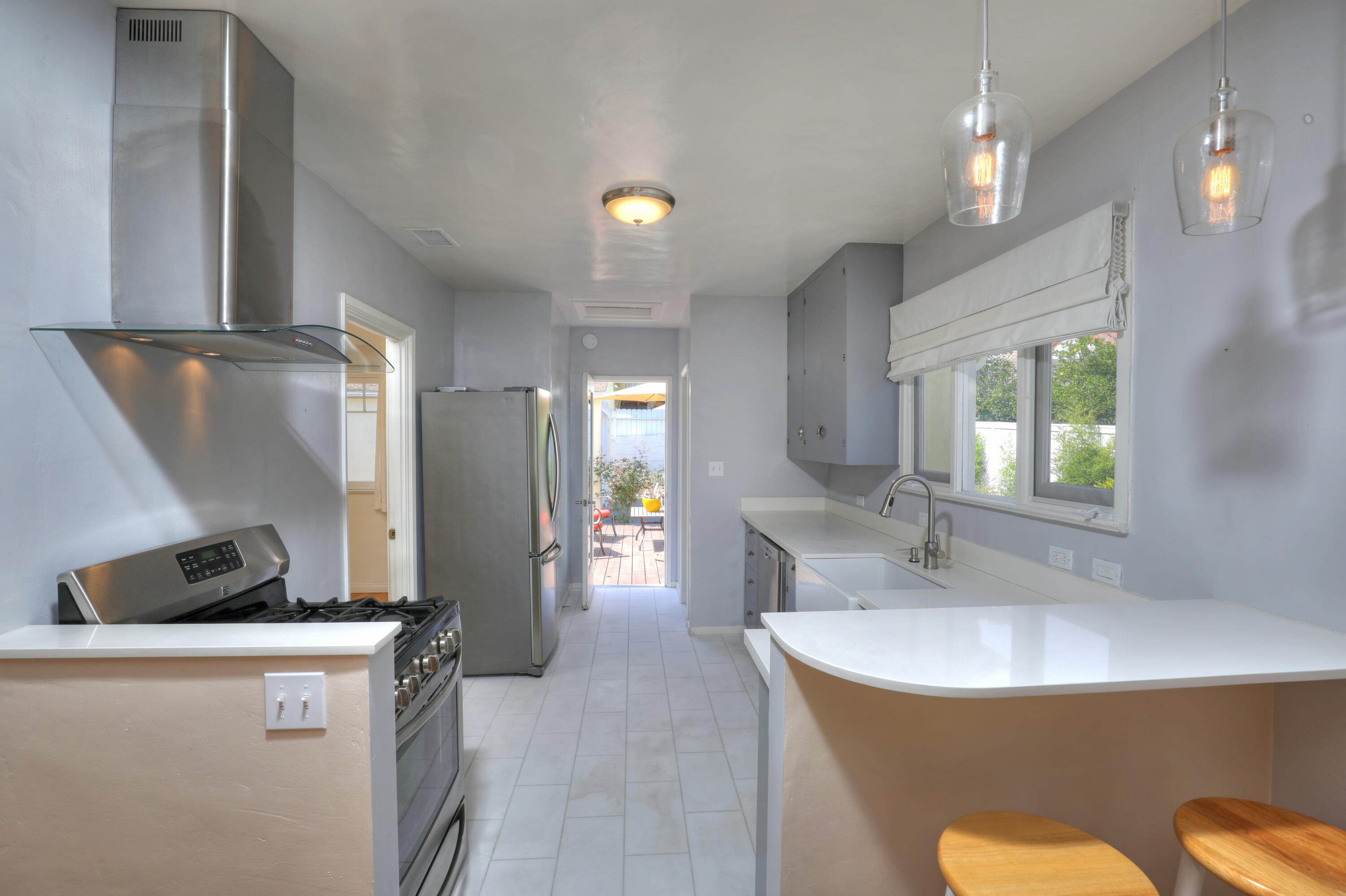 Santa Barbara, California 93101, United States, 3 Bedrooms Bedrooms, ,2 BathroomsBathrooms,Residential,Active,165899