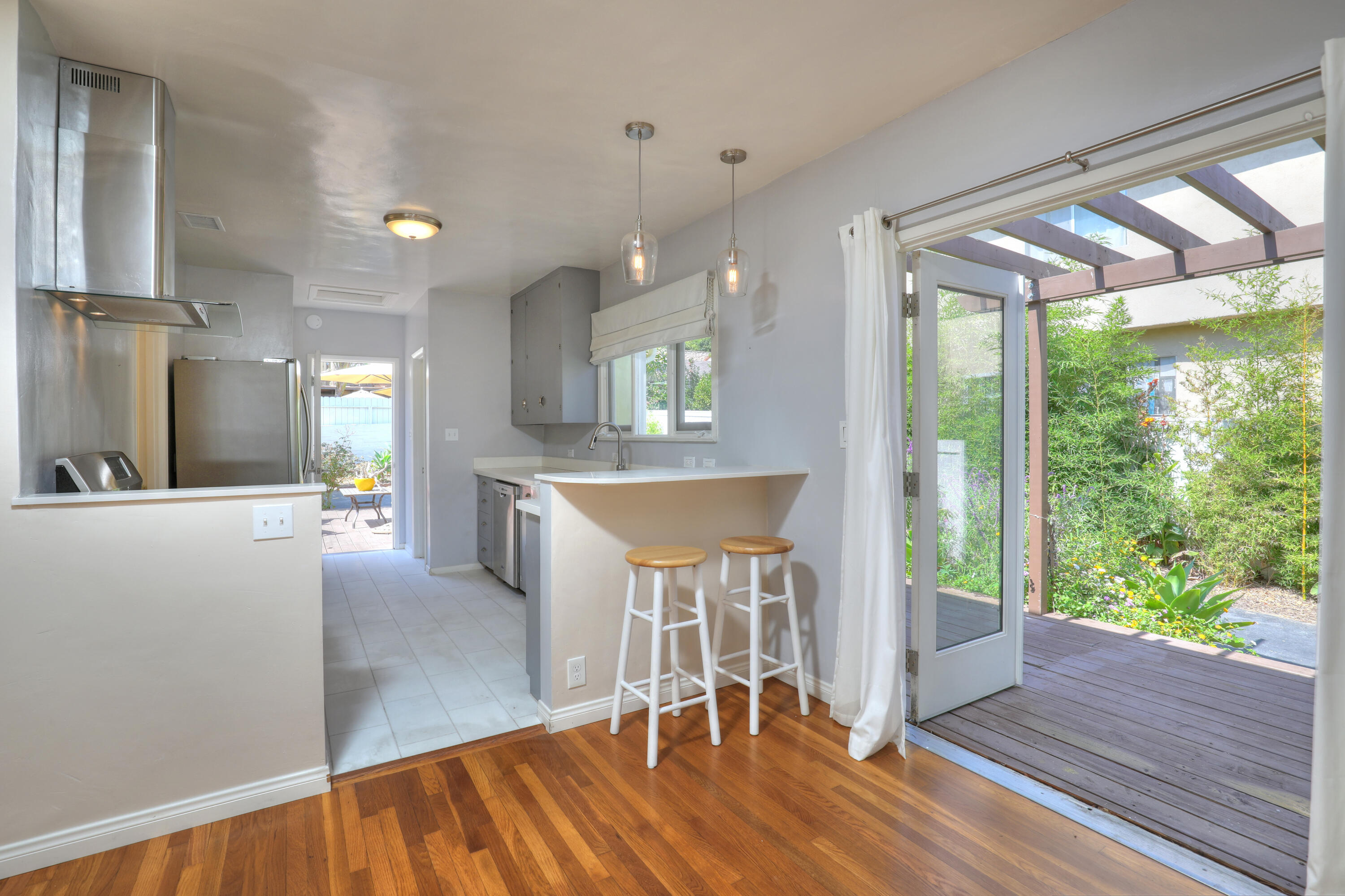 Santa Barbara, California 93101, United States, 3 Bedrooms Bedrooms, ,2 BathroomsBathrooms,Residential,Active,165899