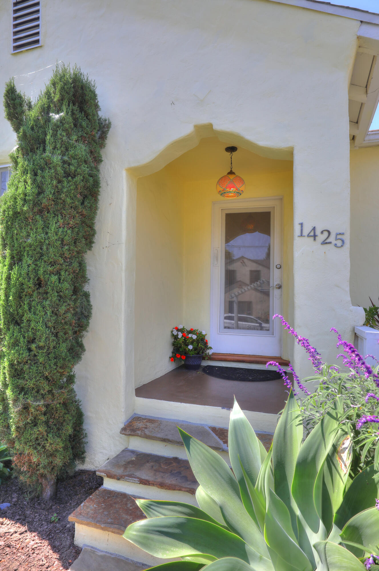Santa Barbara, California 93101, United States, 3 Bedrooms Bedrooms, ,2 BathroomsBathrooms,Residential,Active,165899