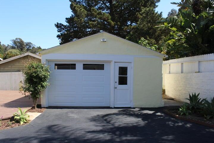 Santa Barbara, California 93101, United States, 3 Bedrooms Bedrooms, ,2 BathroomsBathrooms,Residential,Active,165899