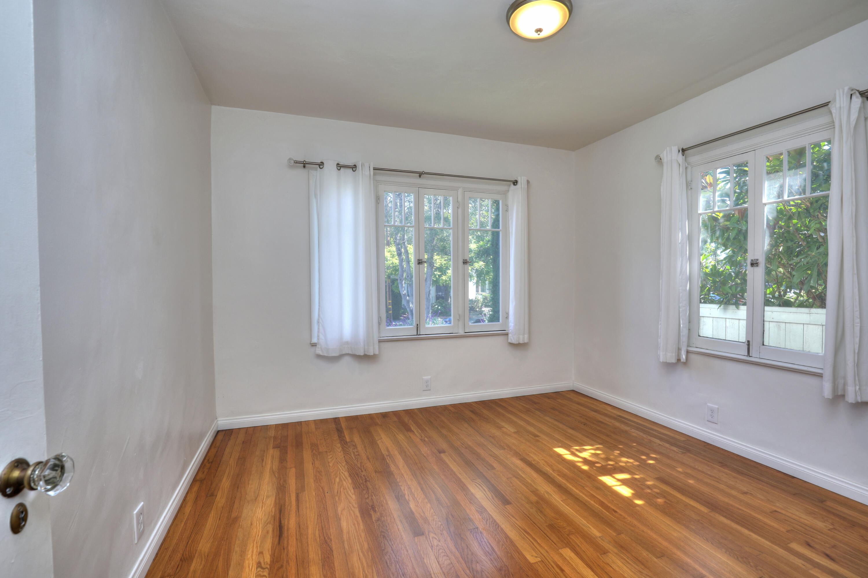 Santa Barbara, California 93101, United States, 3 Bedrooms Bedrooms, ,2 BathroomsBathrooms,Residential,Active,165899