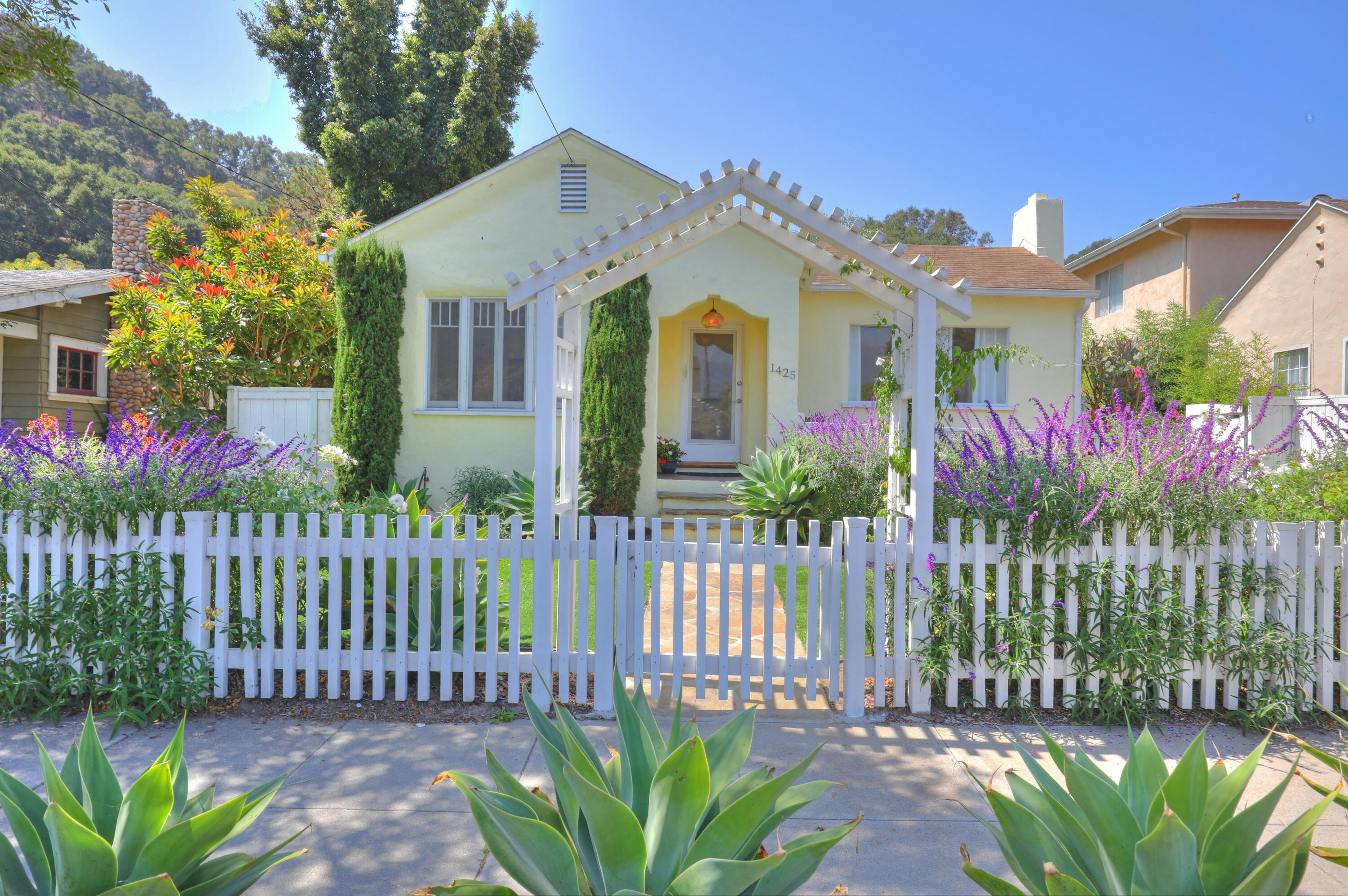 Santa Barbara, California 93101, United States, 3 Bedrooms Bedrooms, ,2 BathroomsBathrooms,Residential,Active,165899
