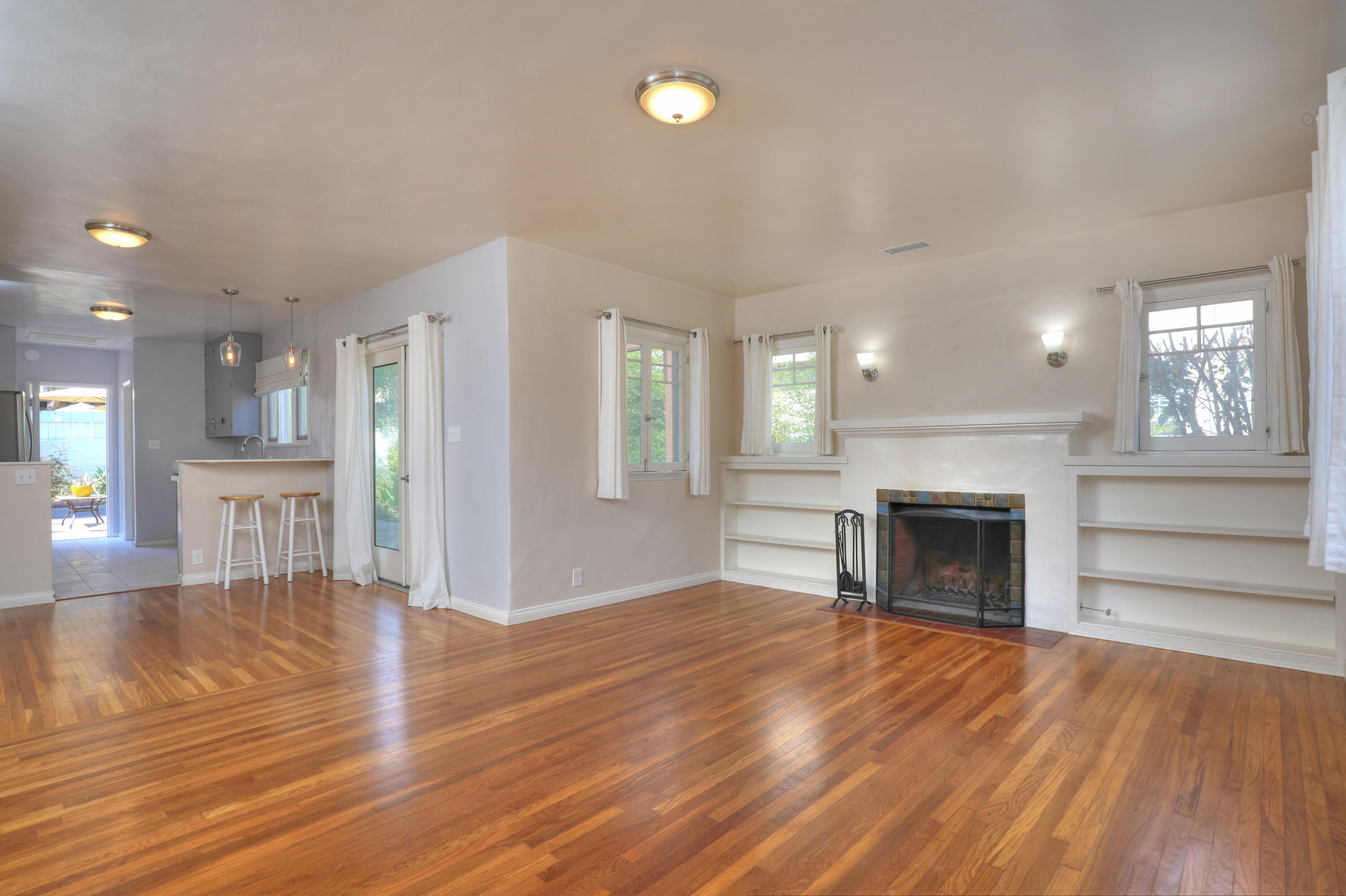 Santa Barbara, California 93101, United States, 3 Bedrooms Bedrooms, ,2 BathroomsBathrooms,Residential,Active,165899