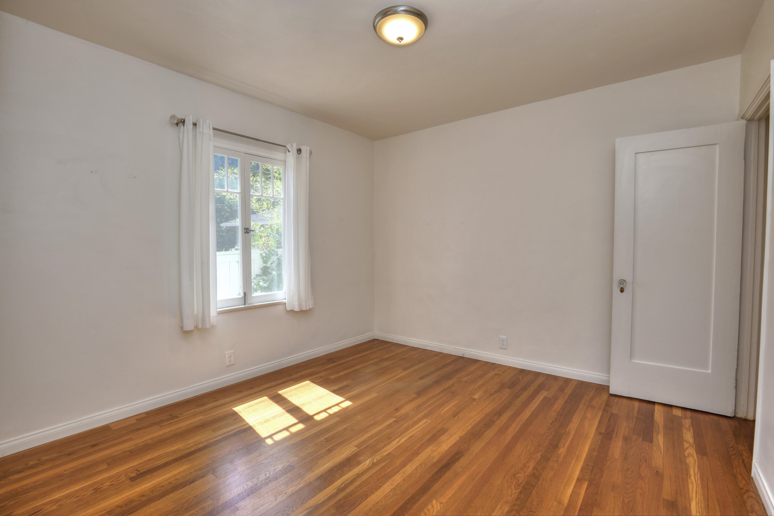 Santa Barbara, California 93101, United States, 3 Bedrooms Bedrooms, ,2 BathroomsBathrooms,Residential,Active,165899