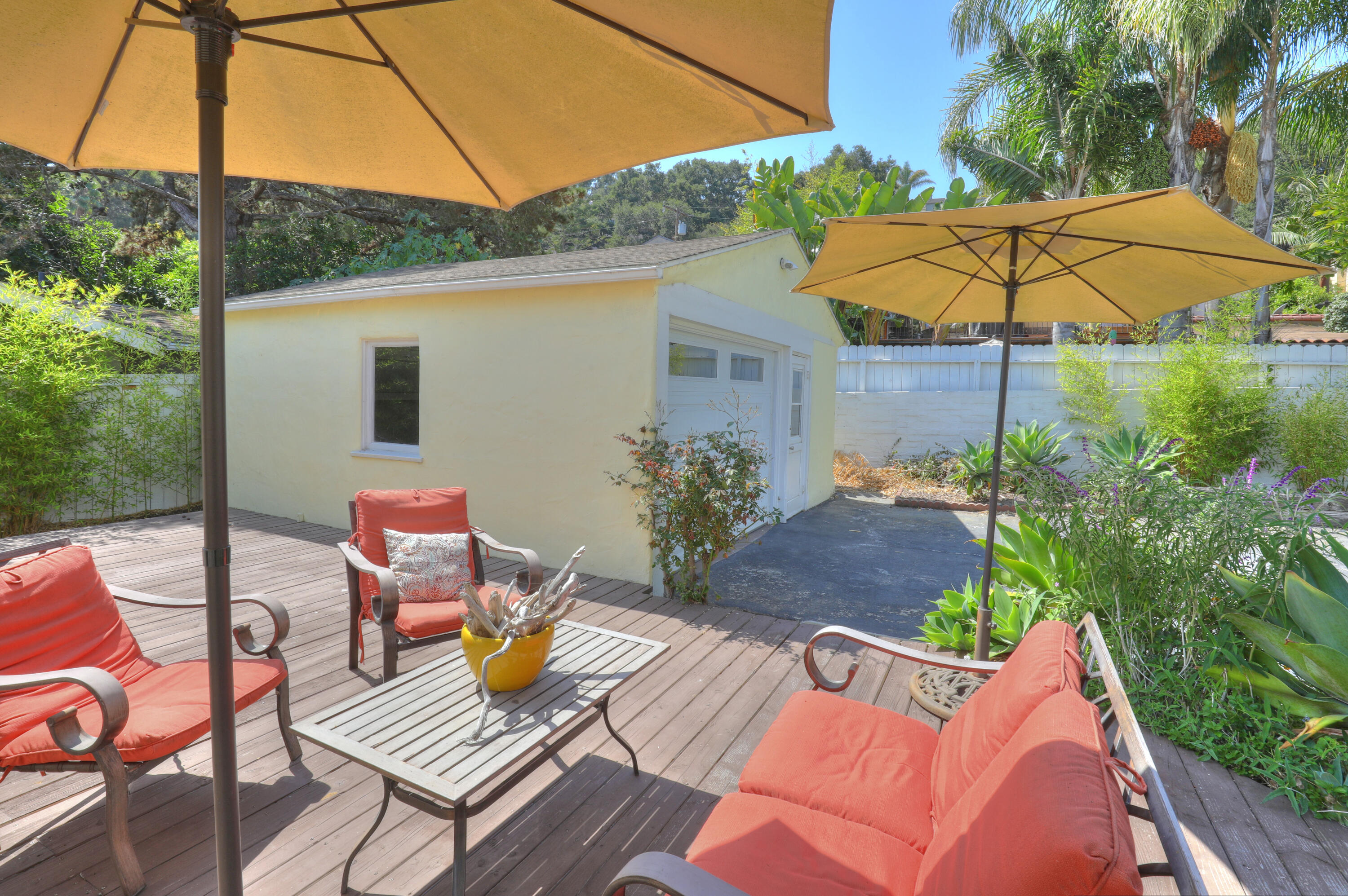 Santa Barbara, California 93101, United States, 3 Bedrooms Bedrooms, ,2 BathroomsBathrooms,Residential,Active,165899