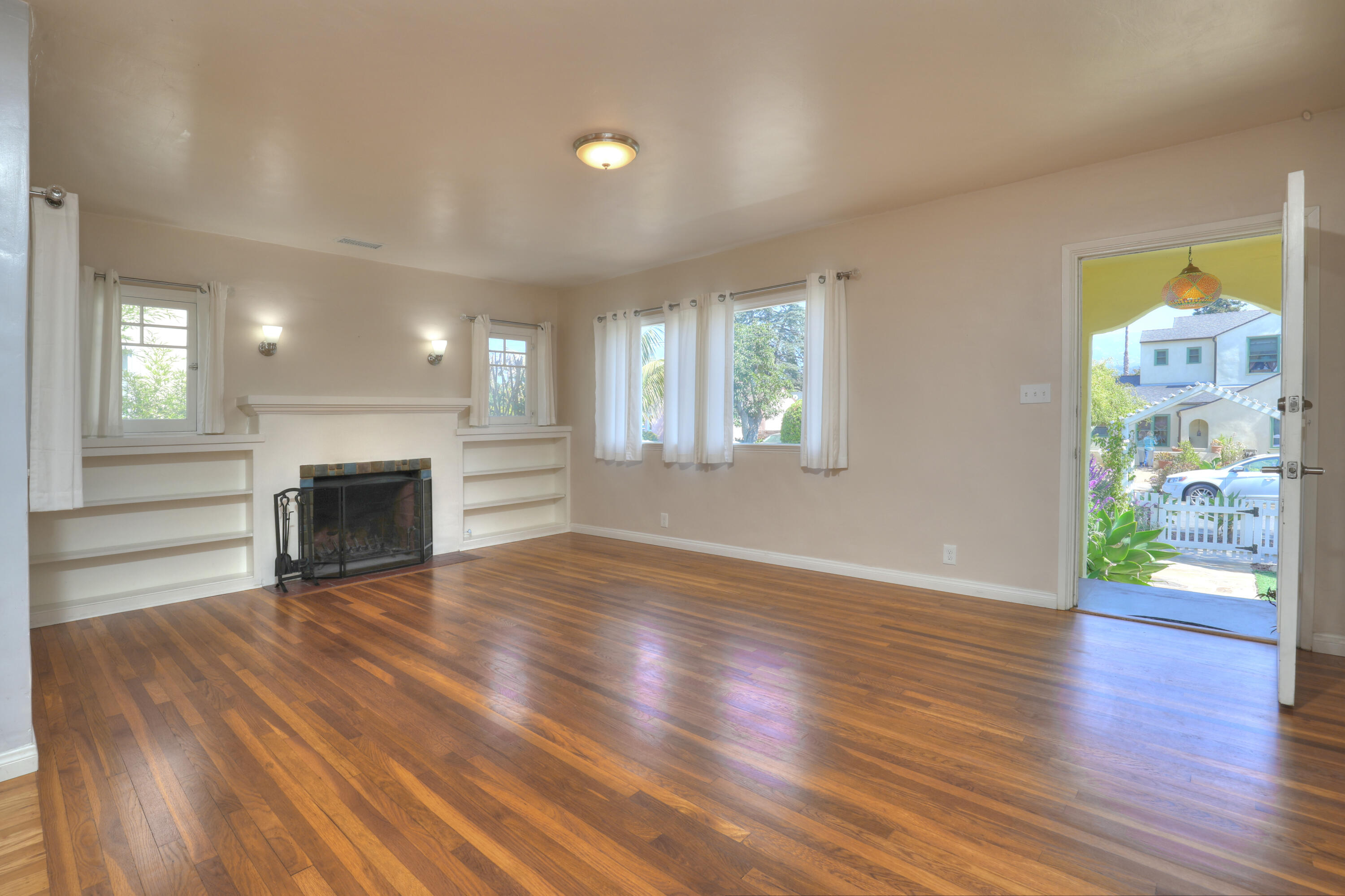 Santa Barbara, California 93101, United States, 3 Bedrooms Bedrooms, ,2 BathroomsBathrooms,Residential,Active,165899