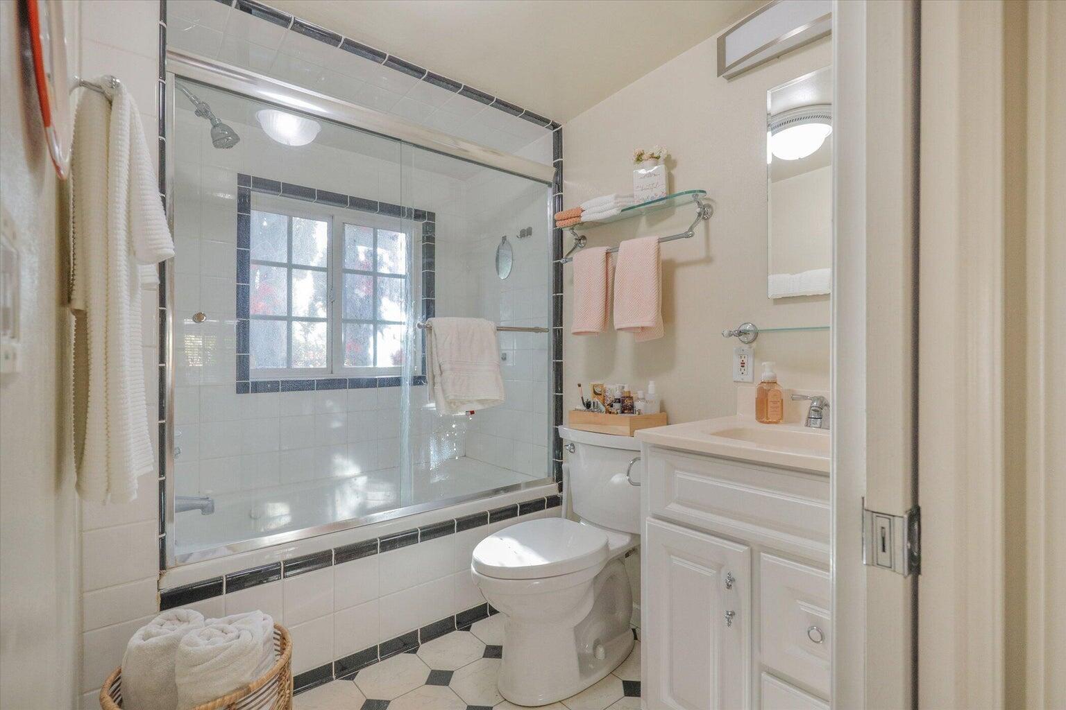 Santa Barbara, California 93105, United States, 1 Bedroom Bedrooms, ,1 BathroomBathrooms,Residential,Active,189223