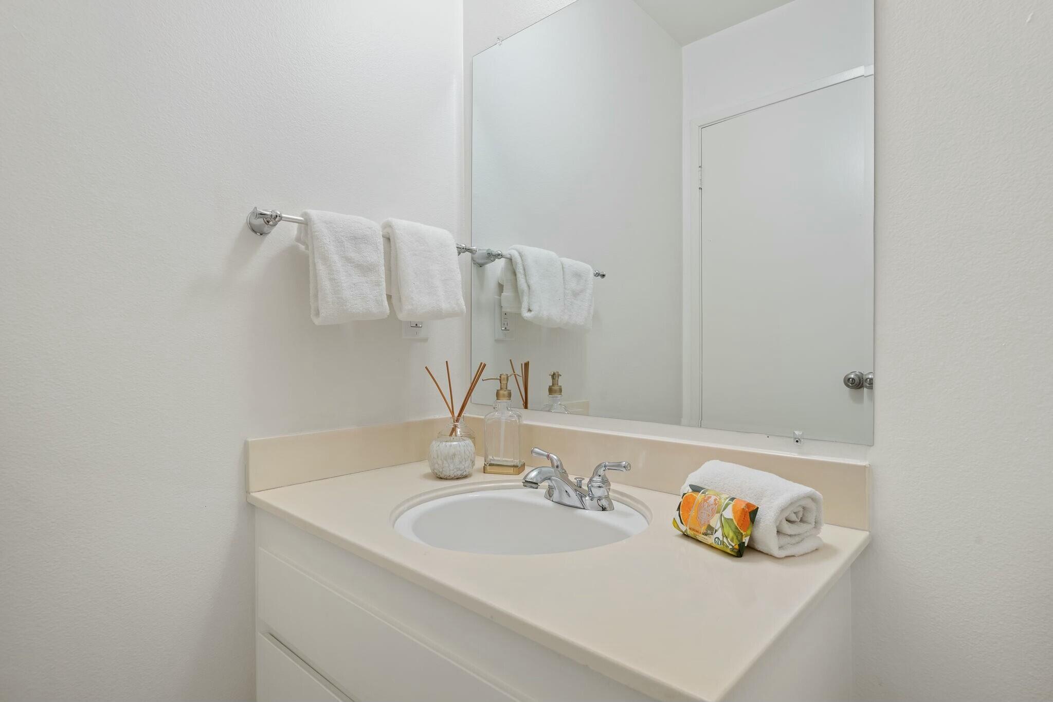 Santa Barbara, California 93109, United States, 2 Bedrooms Bedrooms, ,2 BathroomsBathrooms,Residential,Active,98777