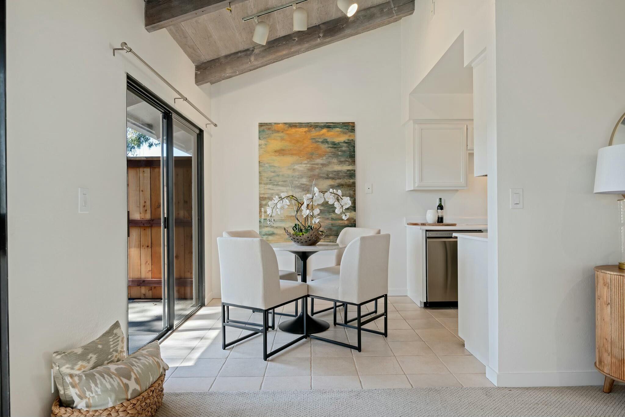 Santa Barbara, California 93109, United States, 2 Bedrooms Bedrooms, ,2 BathroomsBathrooms,Residential,Active,98777