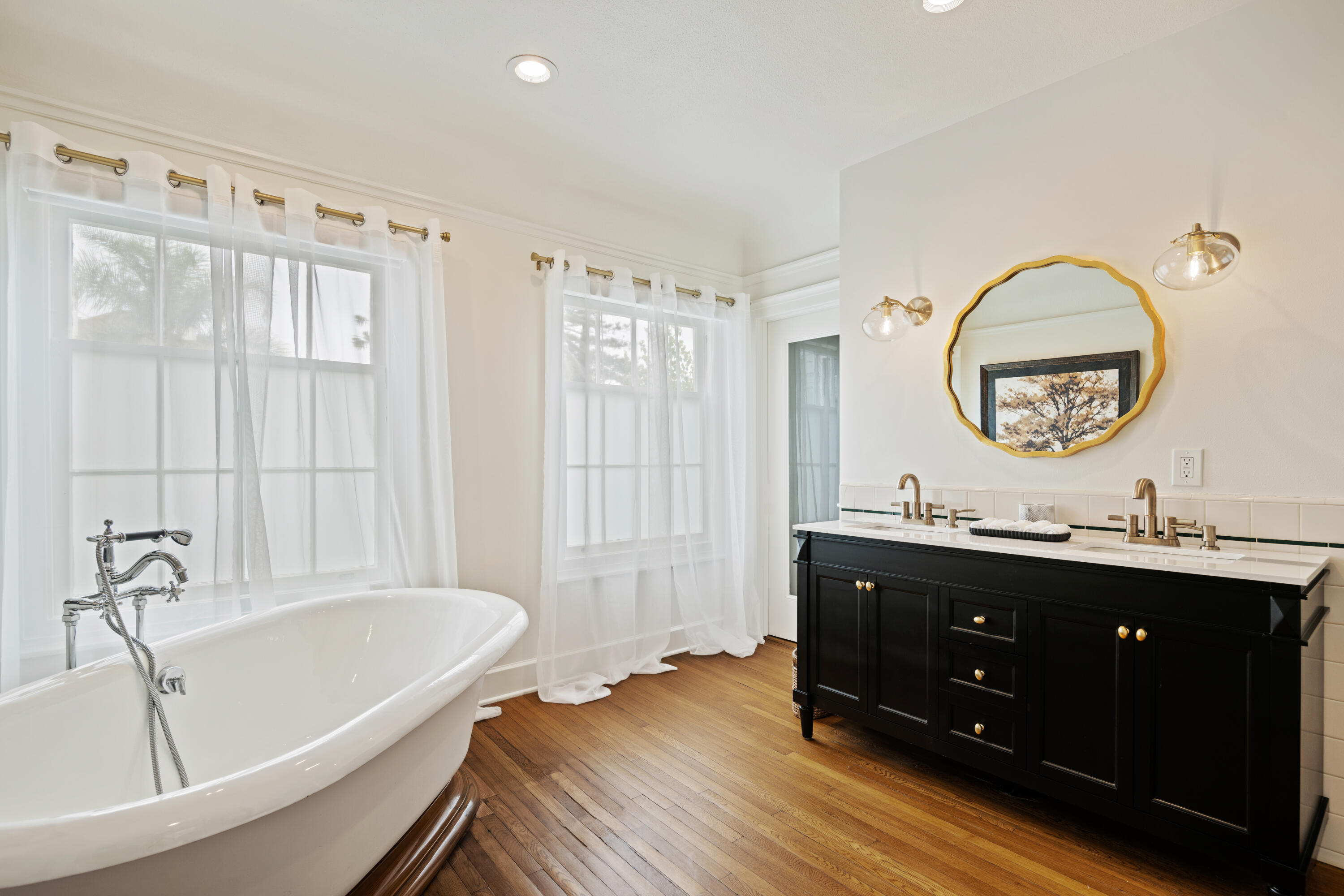 Santa Barbara, California 93101, United States, 5 Bedrooms Bedrooms, ,5 BathroomsBathrooms,Residential,Active,184544