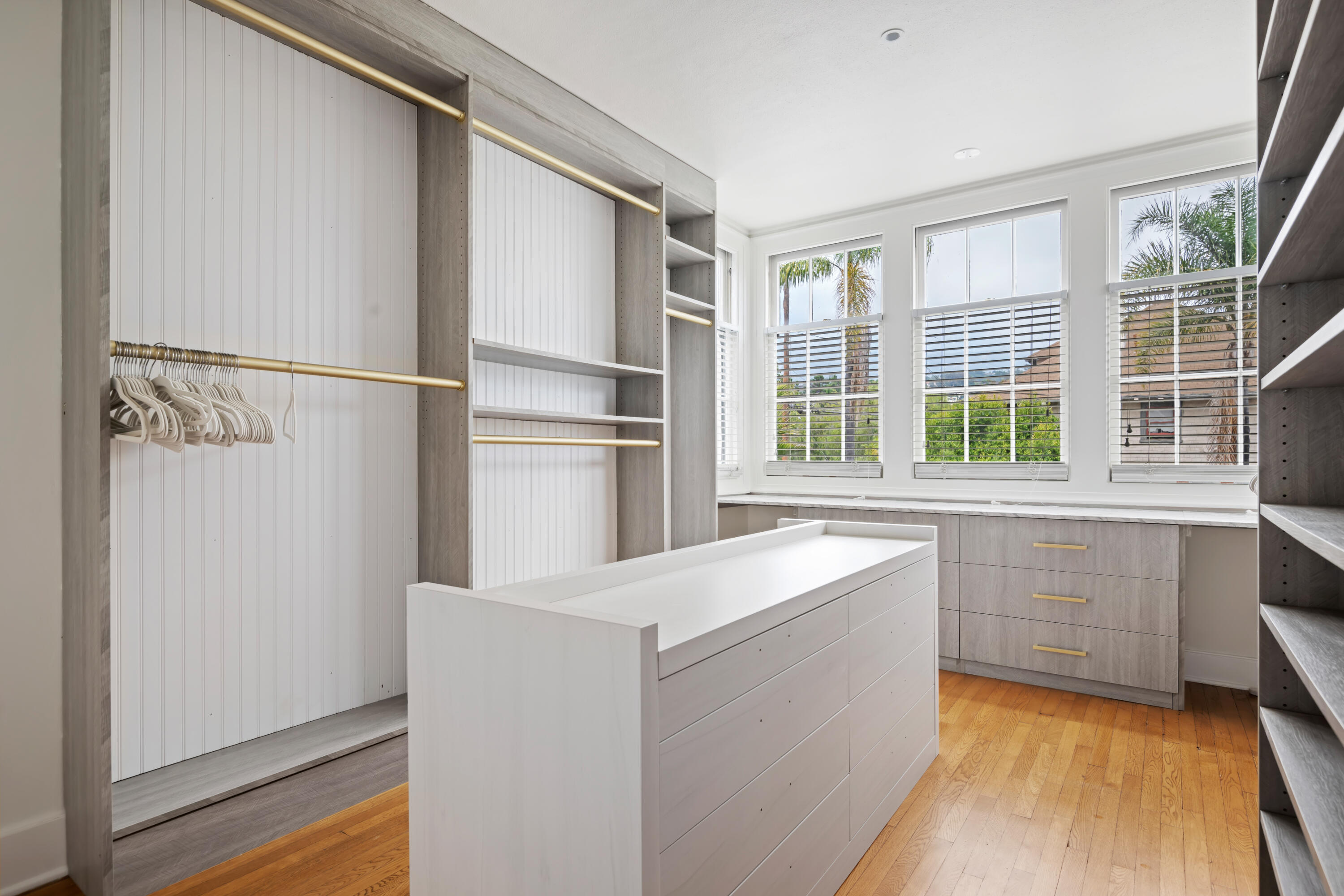 Santa Barbara, California 93101, United States, 5 Bedrooms Bedrooms, ,5 BathroomsBathrooms,Residential,Active,184544