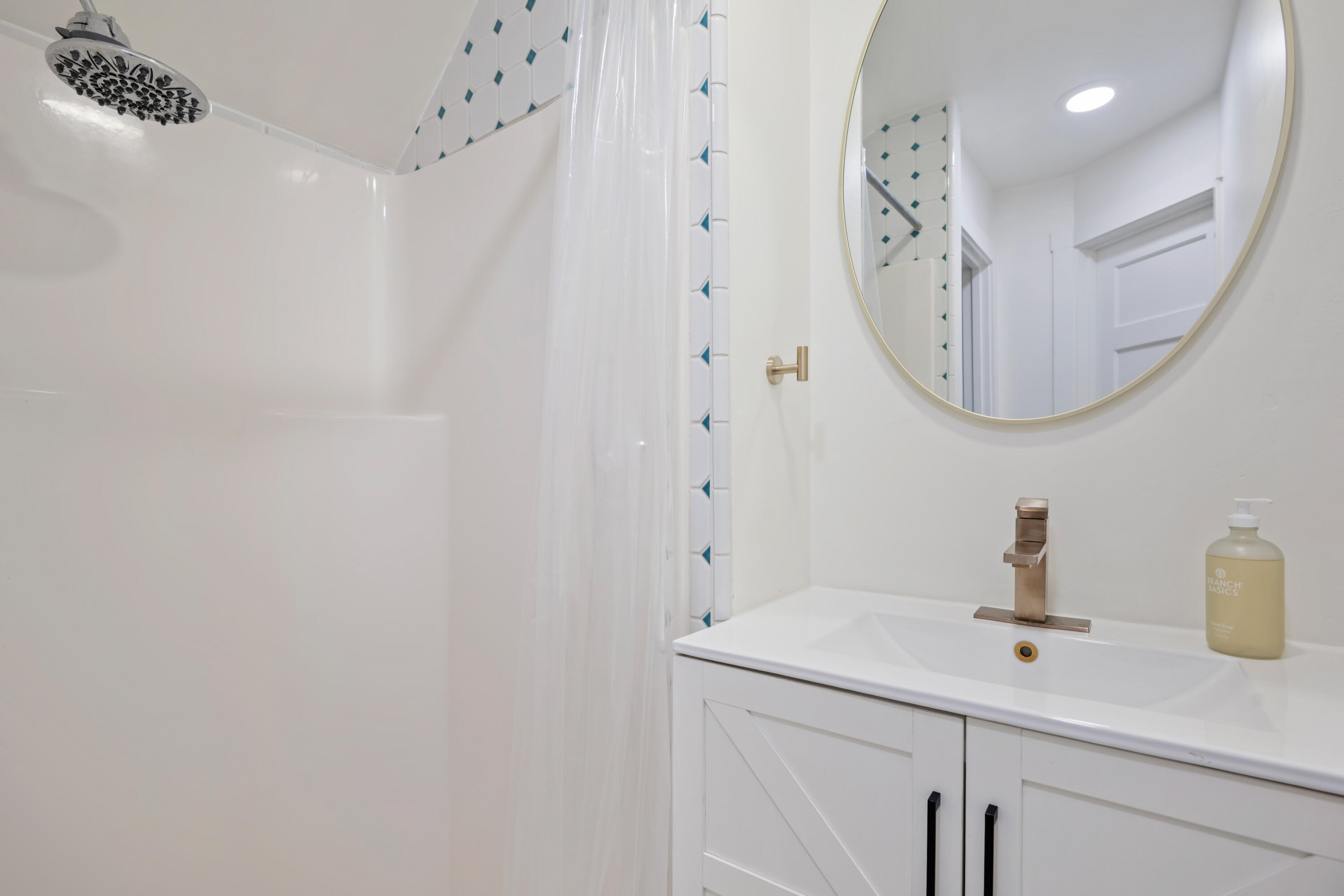 Santa Barbara, California 93101, United States, 5 Bedrooms Bedrooms, ,5 BathroomsBathrooms,Residential,Active,184544